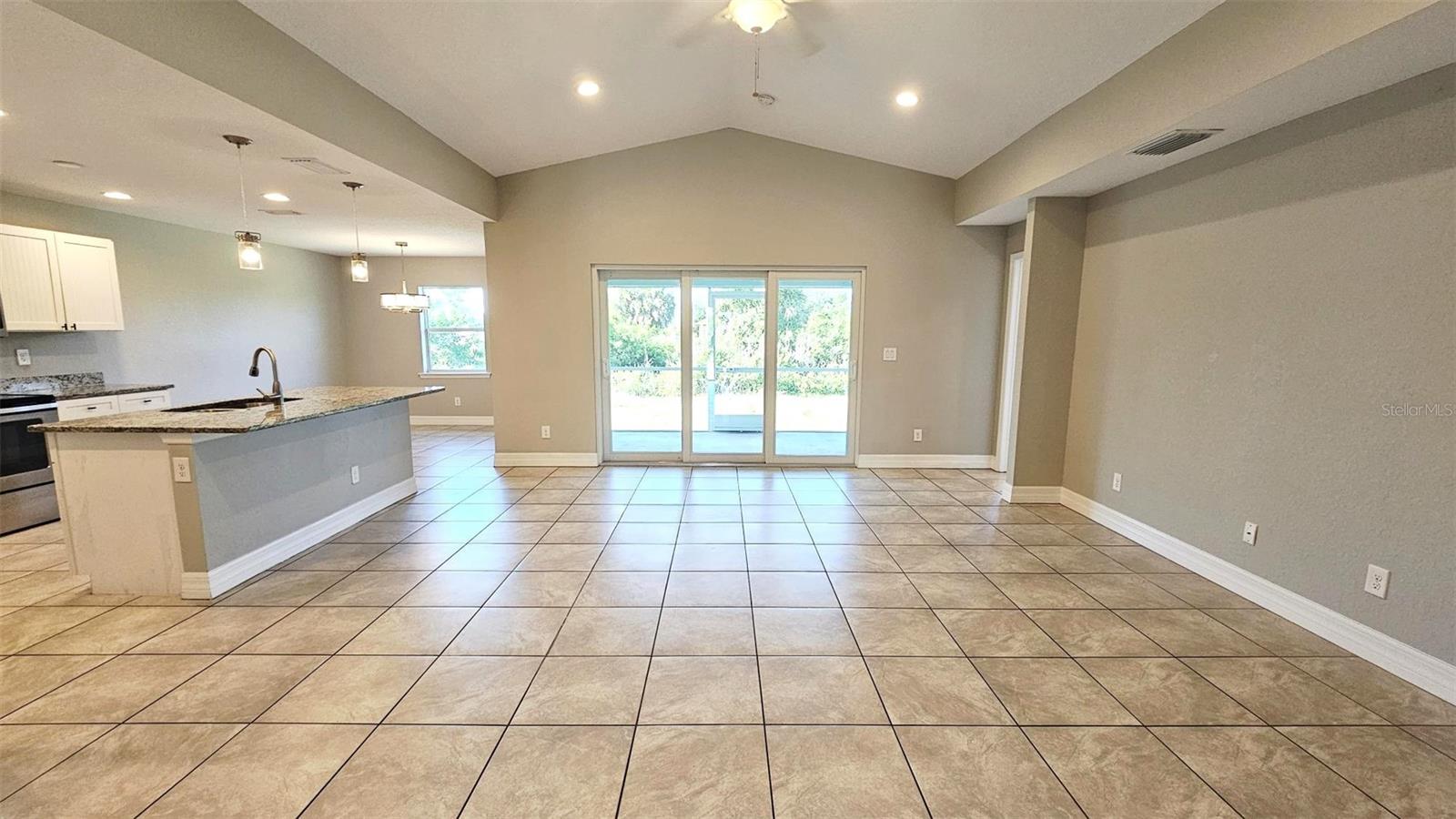 Image 11 of 38 For 210 Lime Tree Park