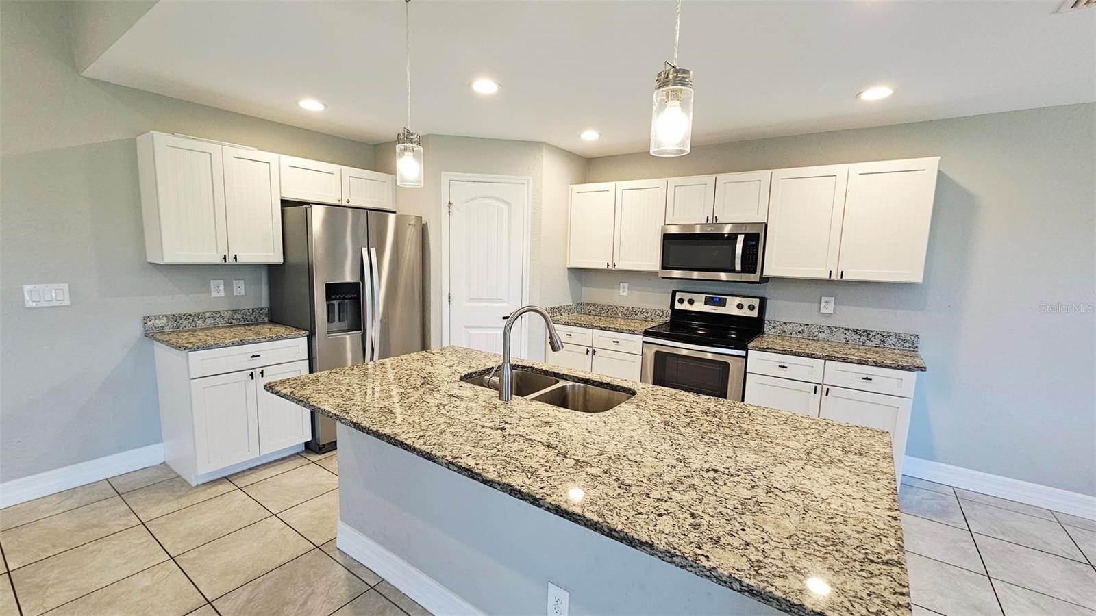 Image 14 of 38 For 210 Lime Tree Park