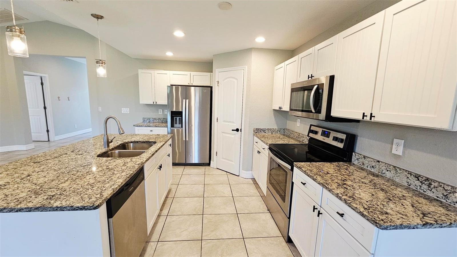 Image 15 of 38 For 210 Lime Tree Park