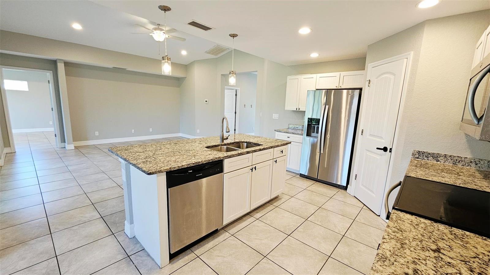 Image 16 of 38 For 210 Lime Tree Park