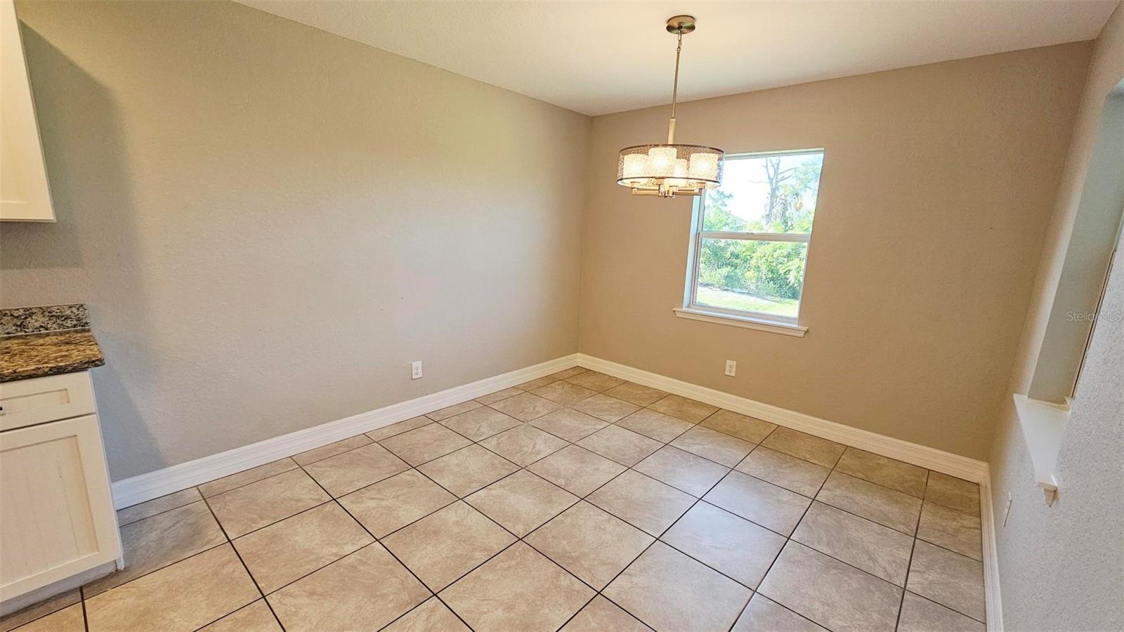 Image 27 of 38 For 210 Lime Tree Park