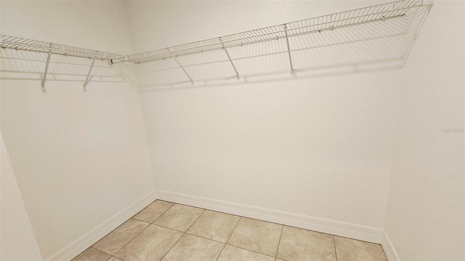 Image 3 of 38 For 210 Lime Tree Park