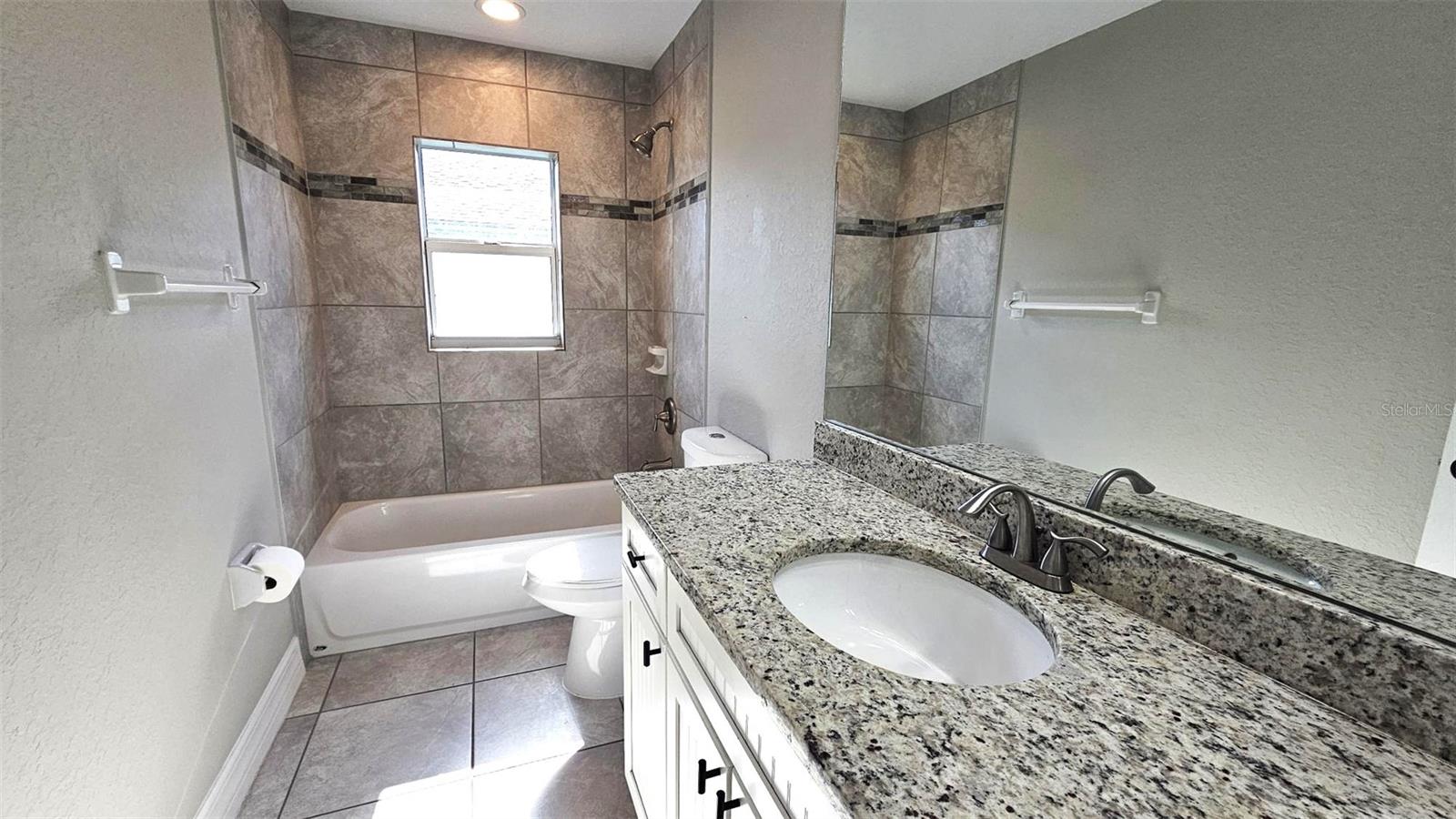 Image 31 of 38 For 210 Lime Tree Park