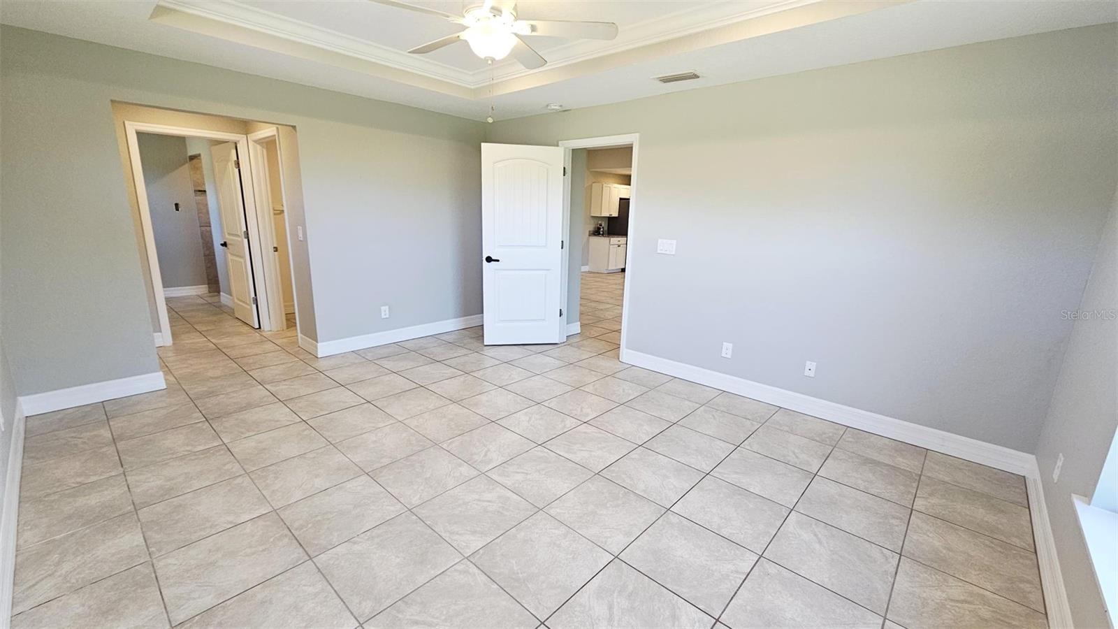 Image 6 of 38 For 210 Lime Tree Park