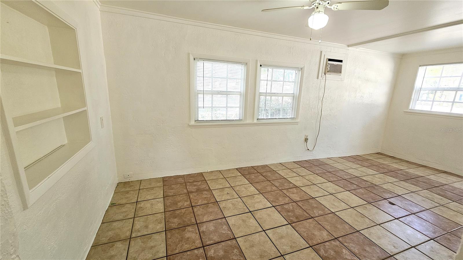 Image 10 of 18 For 15 Mango Street W