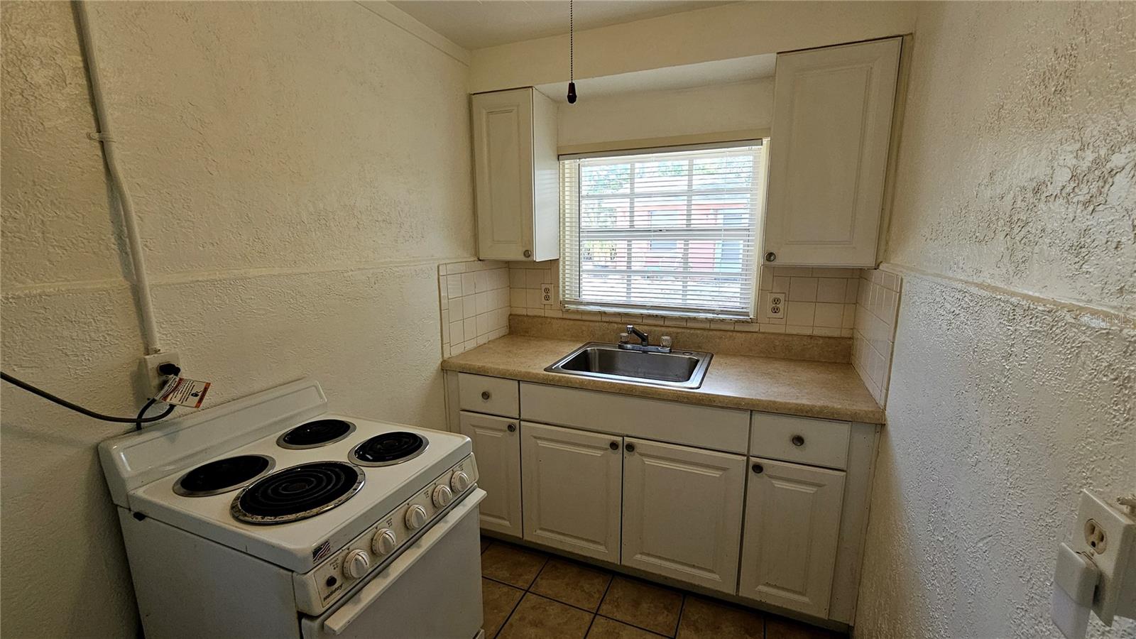 Image 12 of 18 For 15 Mango Street W