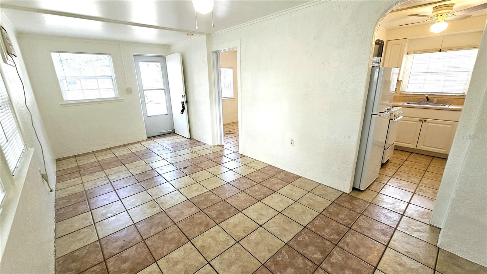 Image 14 of 18 For 15 Mango Street W