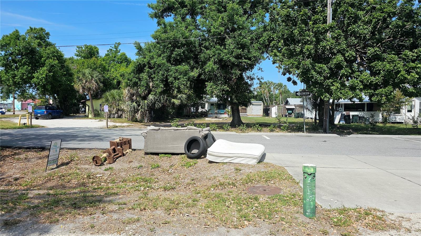 Image 6 of 18 For 15 Mango Street W