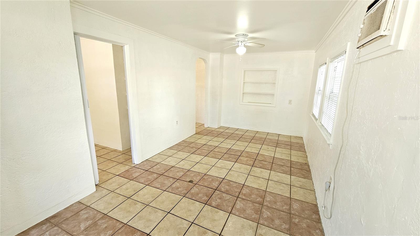 Image 8 of 18 For 15 Mango Street W