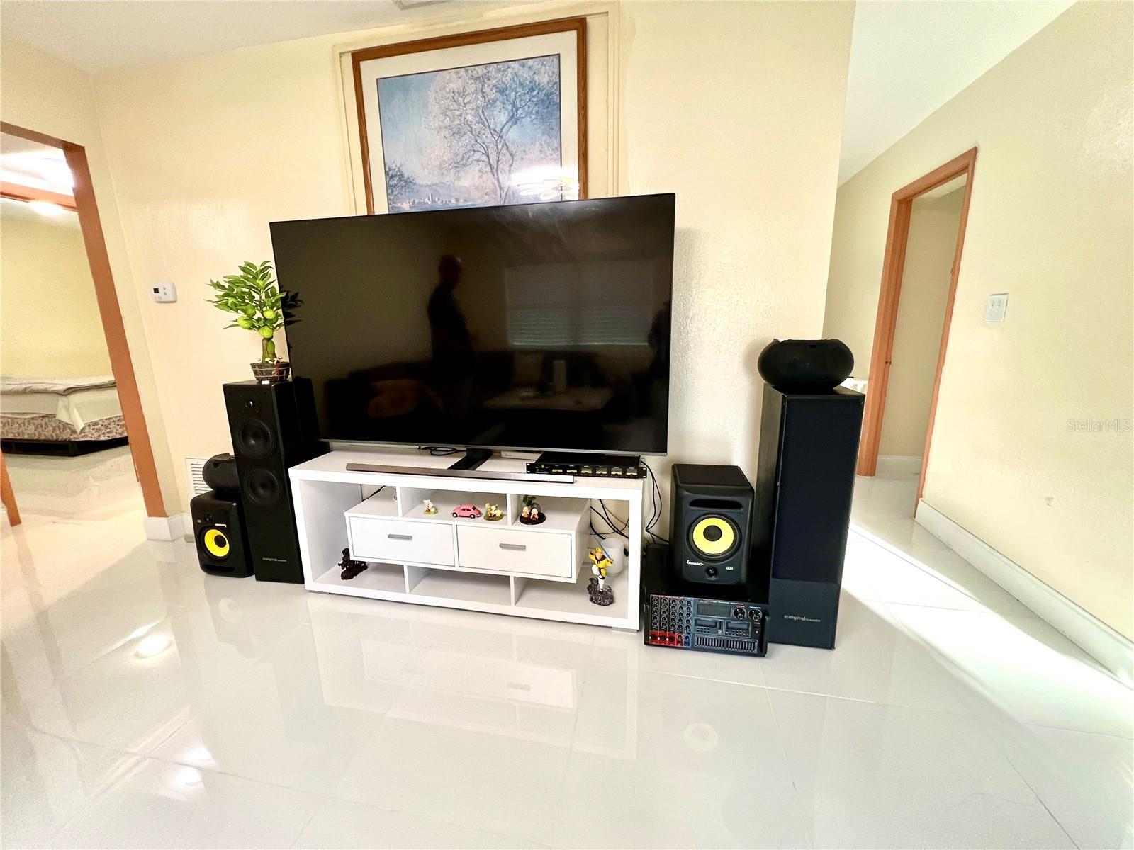 Image 18 of 25 For 5009 Deauville Drive