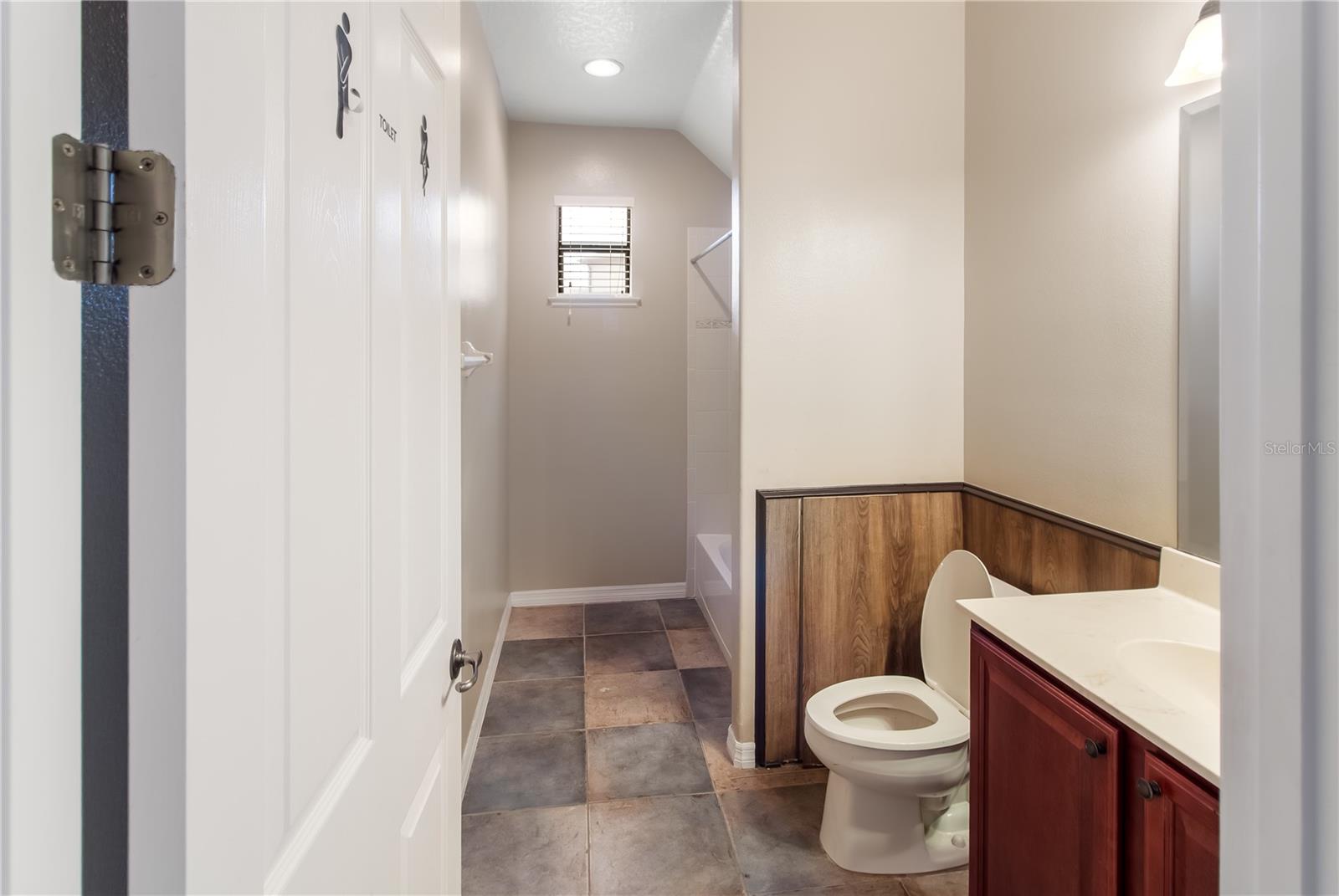 Image 18 of 45 For 2860 Lafayette Trace Drive