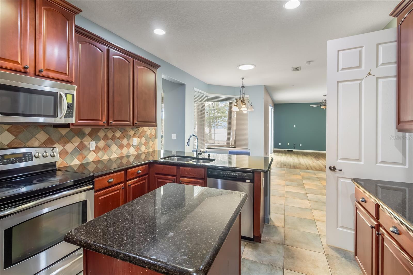 Image 8 of 45 For 2860 Lafayette Trace Drive