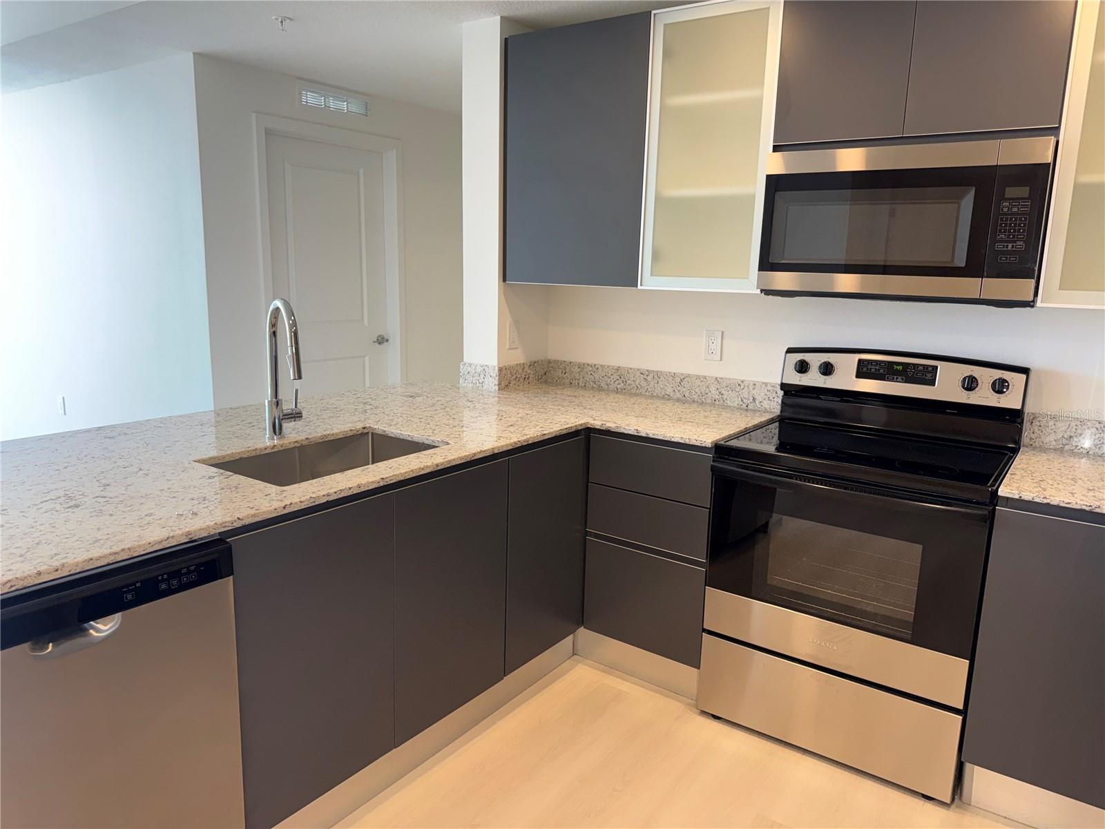 Image 4 of 42 For 5587 Millenia Park Boulevard 424