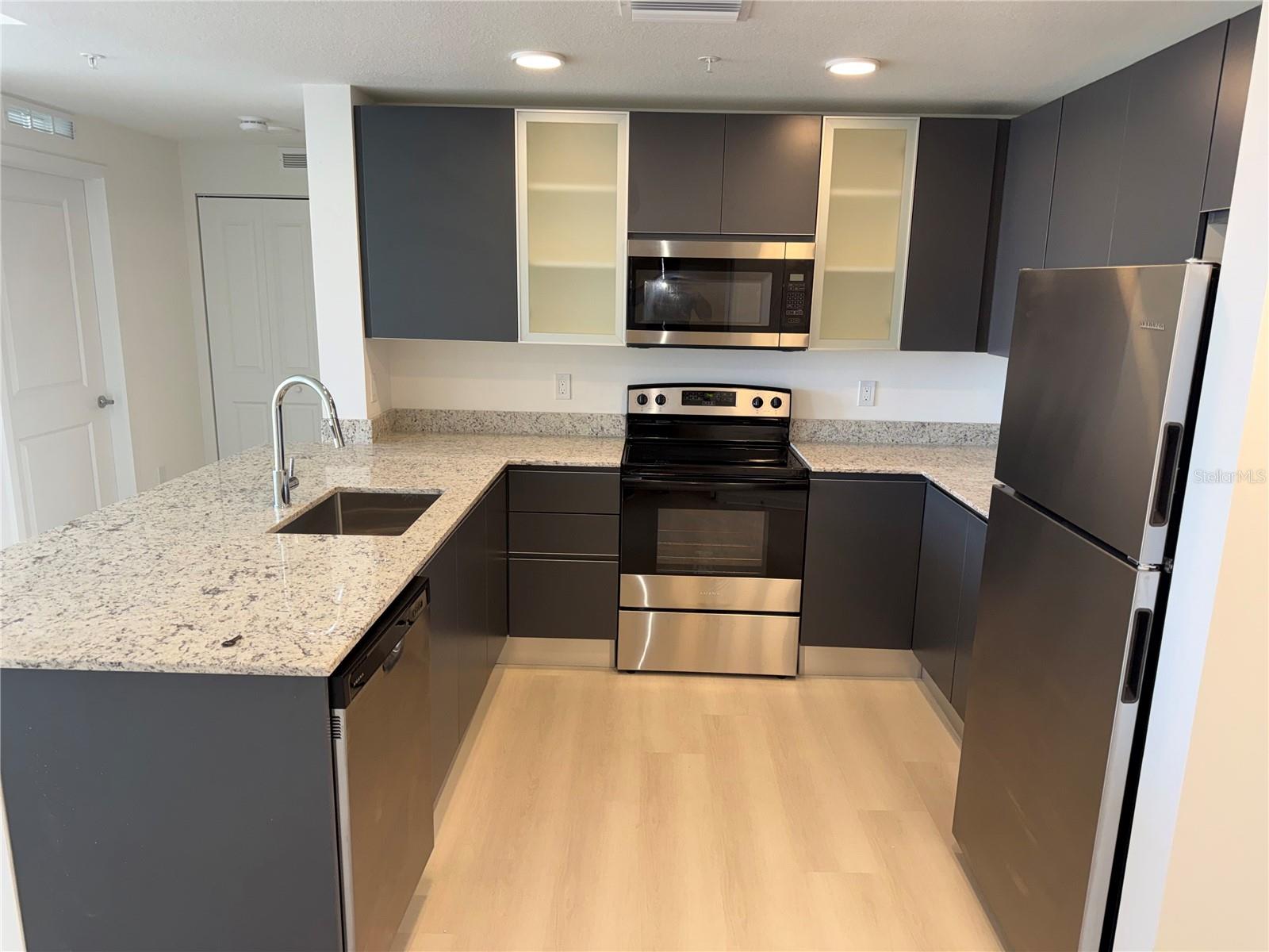 Image 6 of 42 For 5587 Millenia Park Boulevard 424