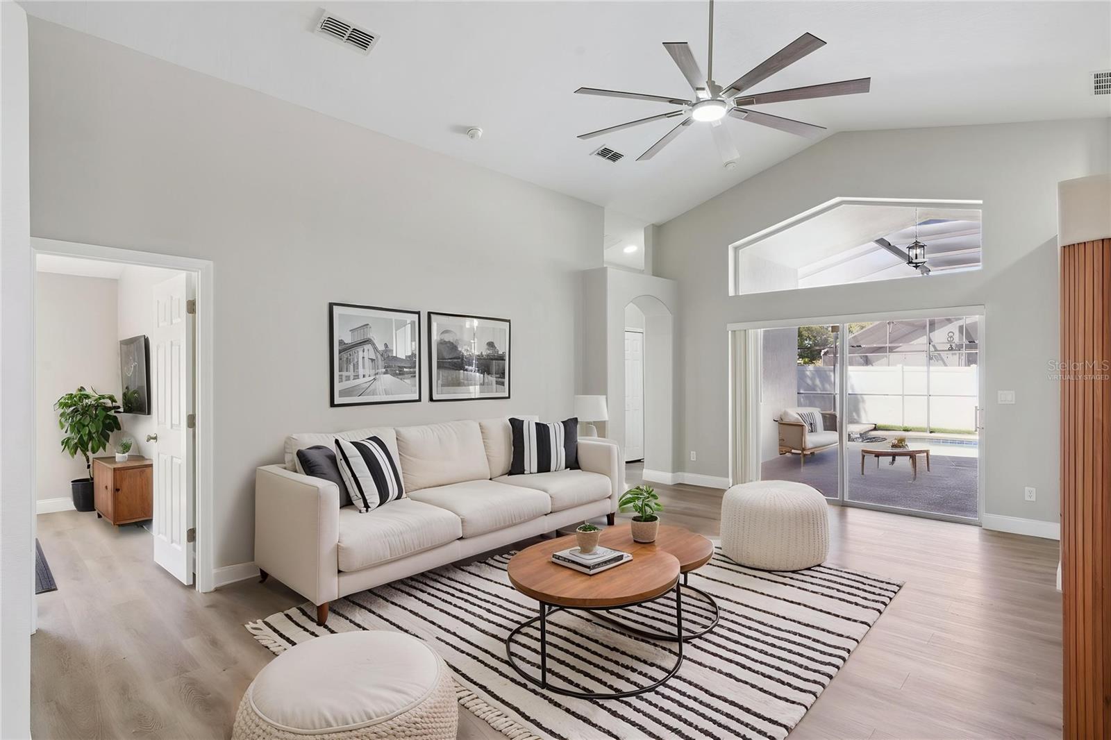 Image 10 of 54 For 15932 Robin Hill Loop