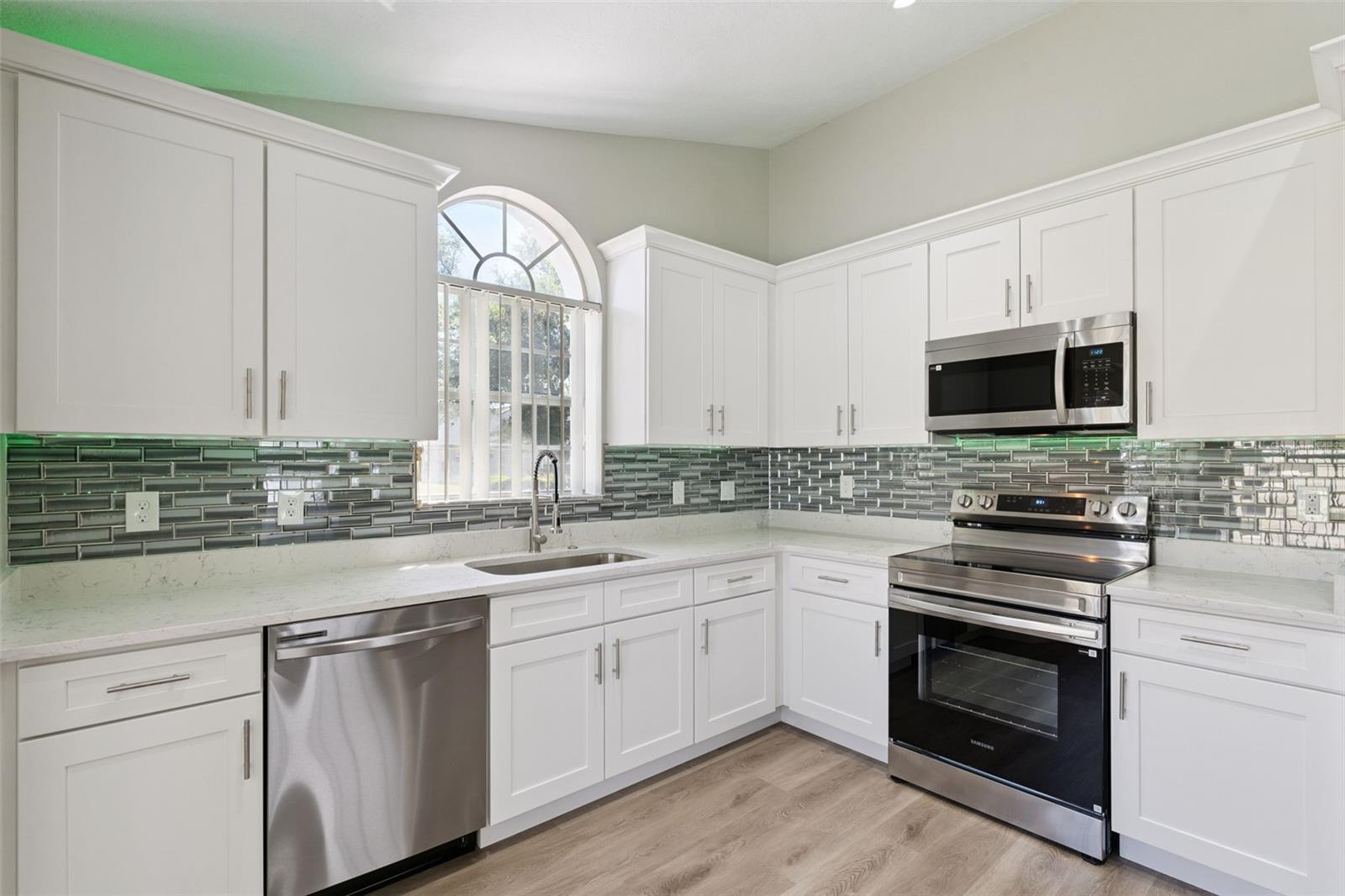 Image 19 of 54 For 15932 Robin Hill Loop