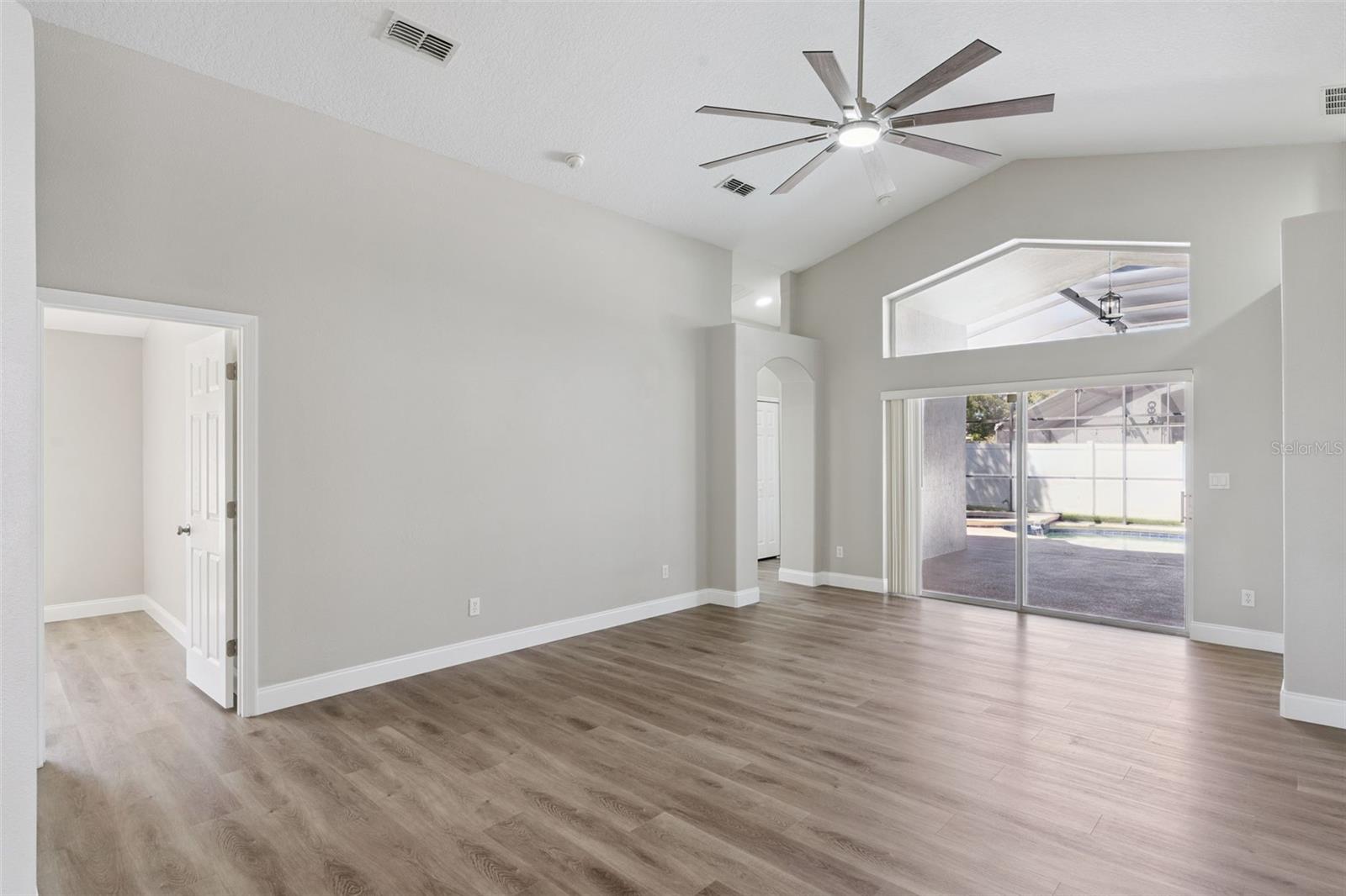 Image 26 of 54 For 15932 Robin Hill Loop