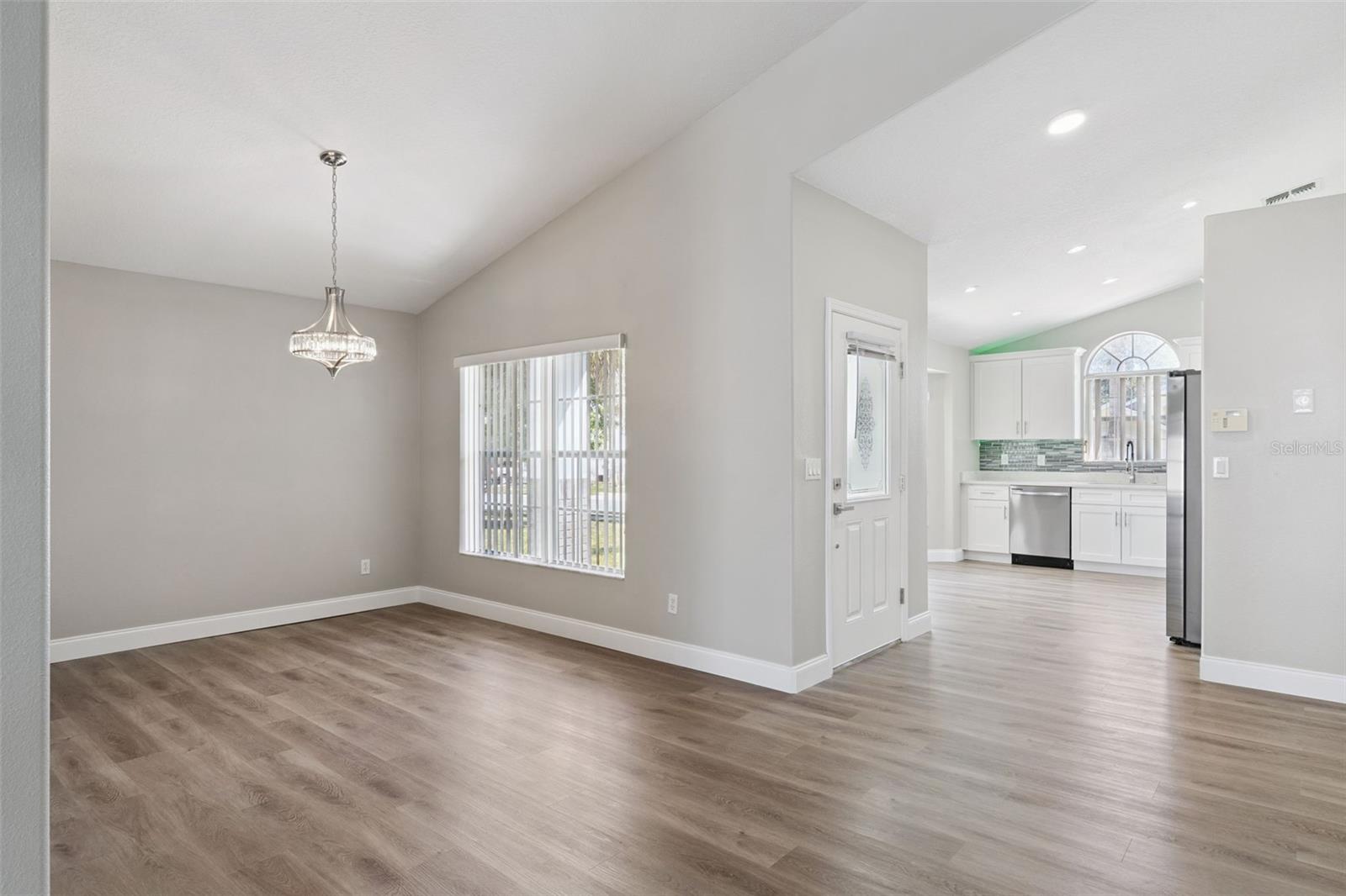 Image 28 of 54 For 15932 Robin Hill Loop