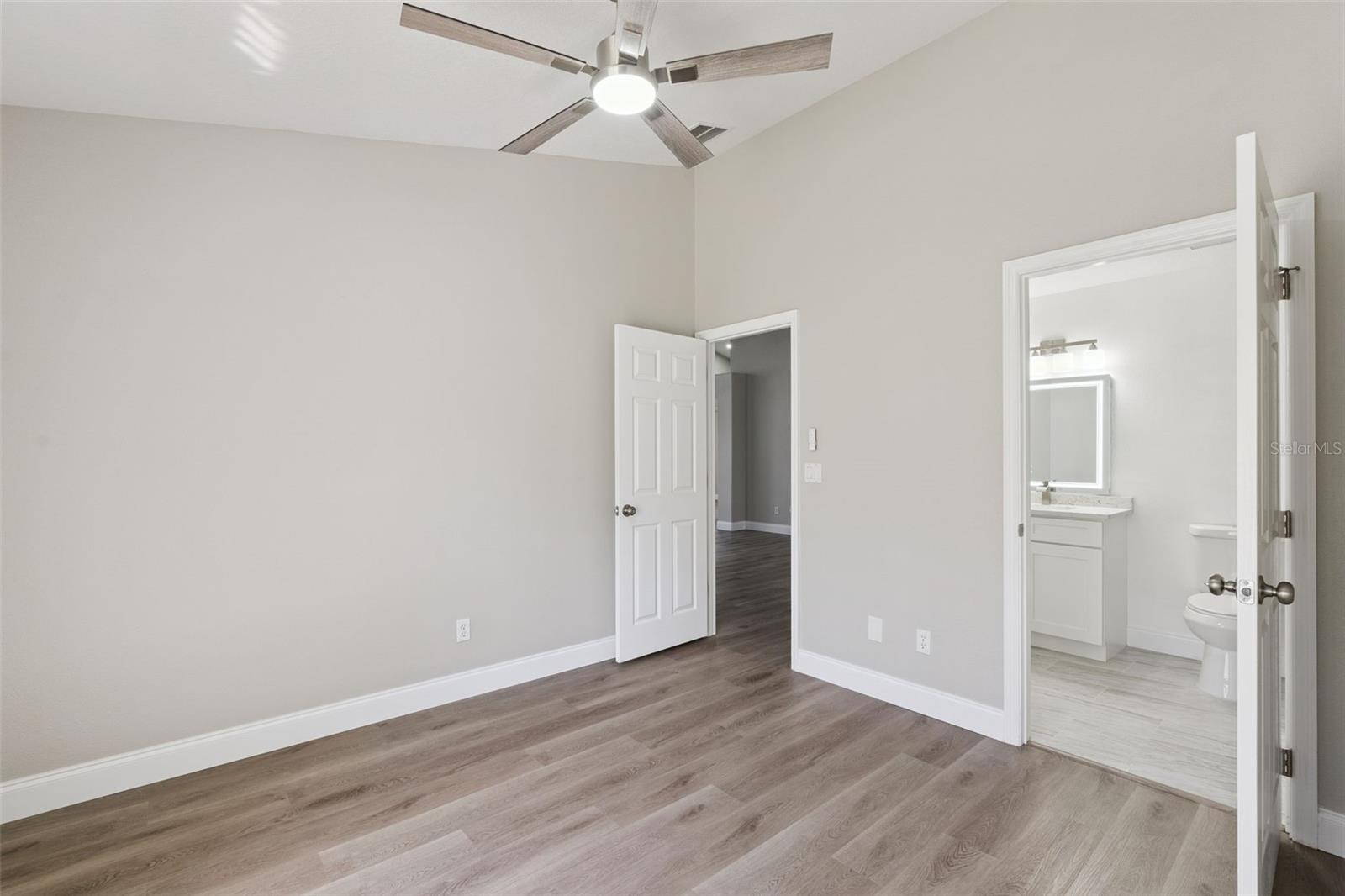 Image 31 of 54 For 15932 Robin Hill Loop