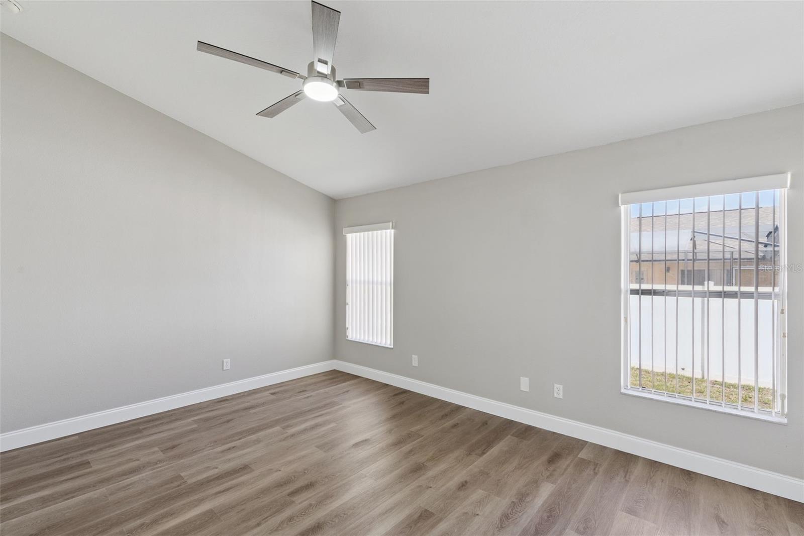 Image 33 of 54 For 15932 Robin Hill Loop