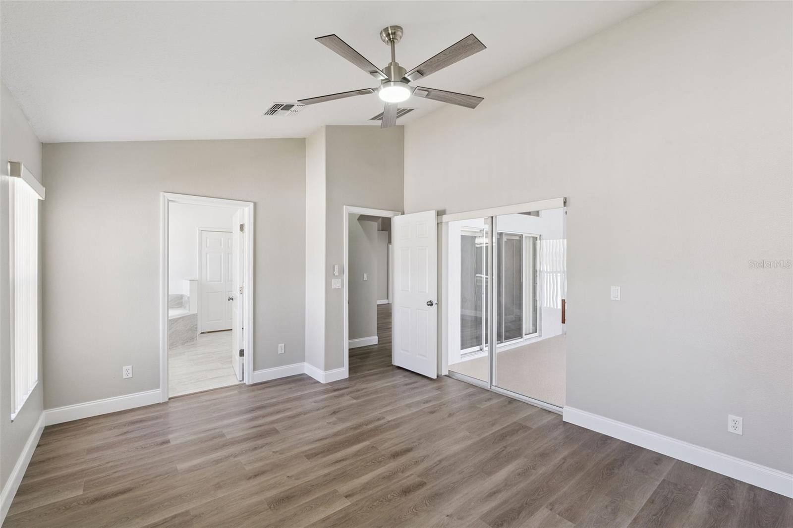 Image 34 of 54 For 15932 Robin Hill Loop