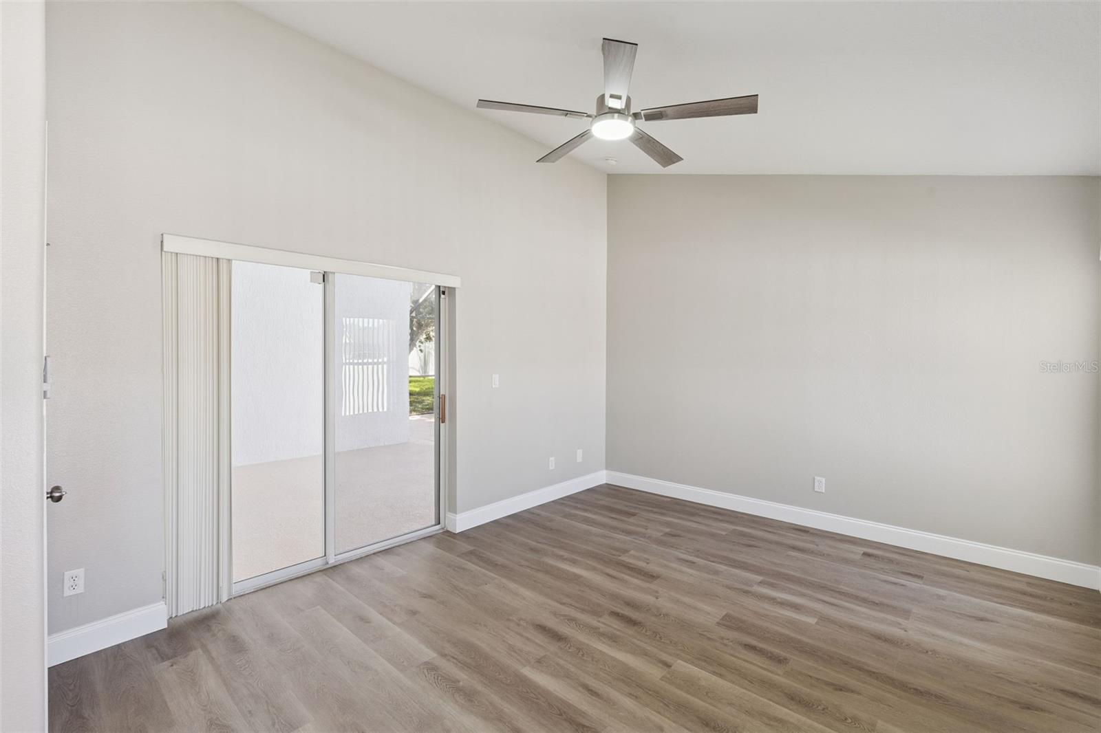 Image 36 of 54 For 15932 Robin Hill Loop