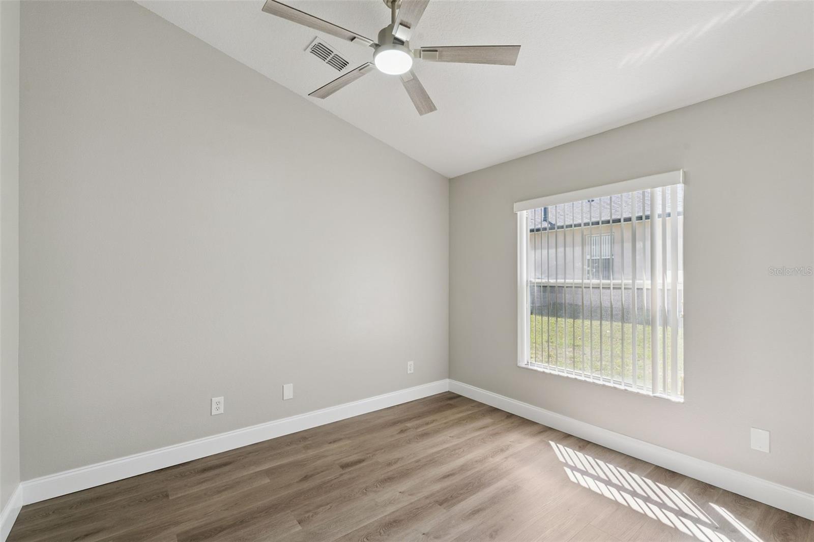 Image 38 of 54 For 15932 Robin Hill Loop