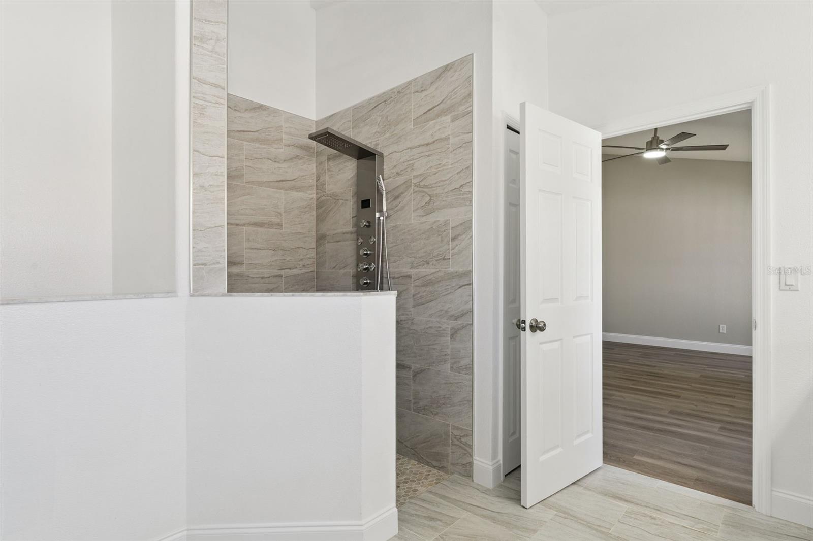 Image 40 of 54 For 15932 Robin Hill Loop