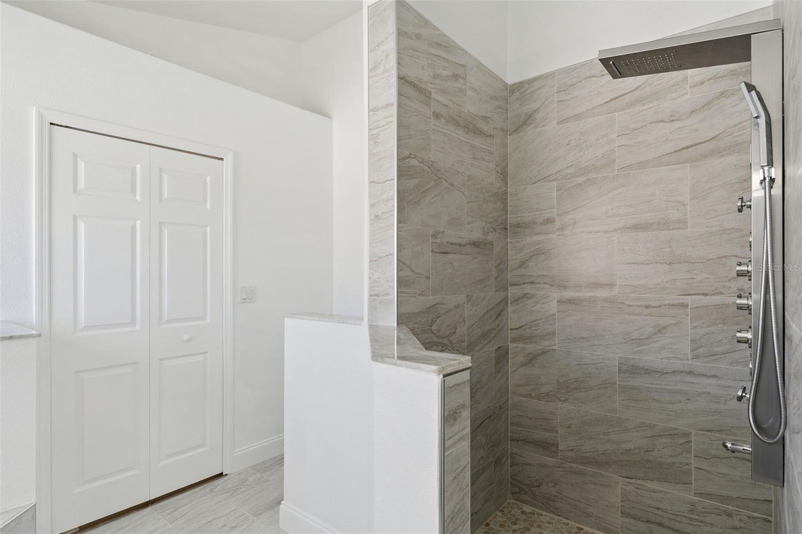 Image 41 of 54 For 15932 Robin Hill Loop