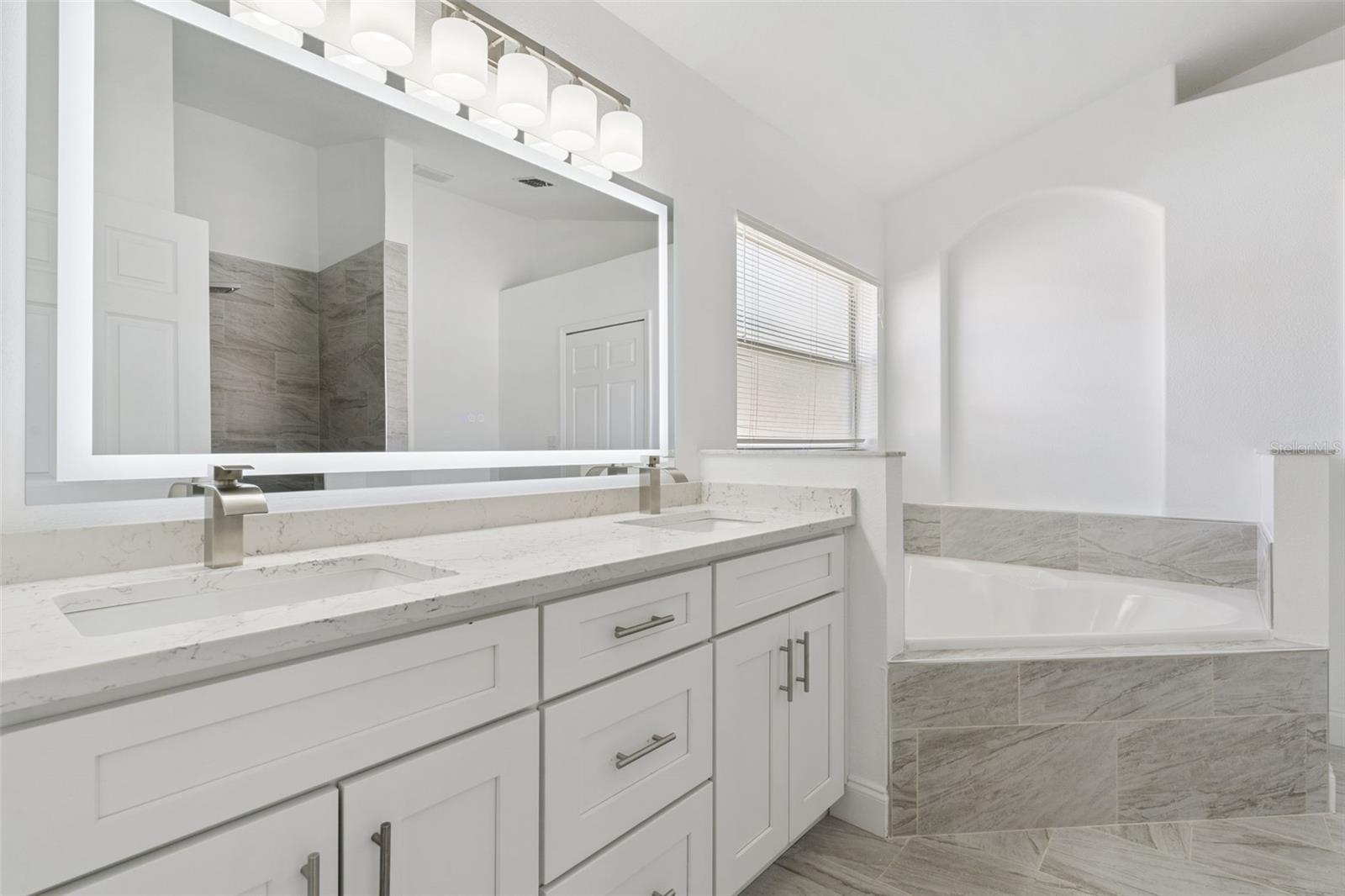 Image 42 of 54 For 15932 Robin Hill Loop