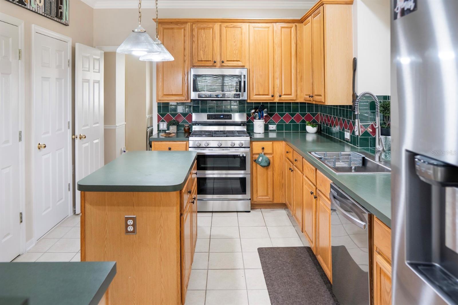 Image 13 of 41 For 2735 Scarborough Drive