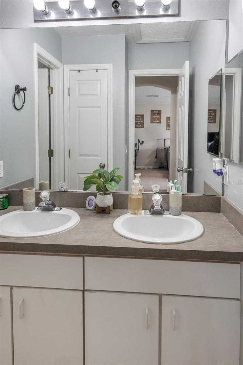 Image 25 of 41 For 2735 Scarborough Drive