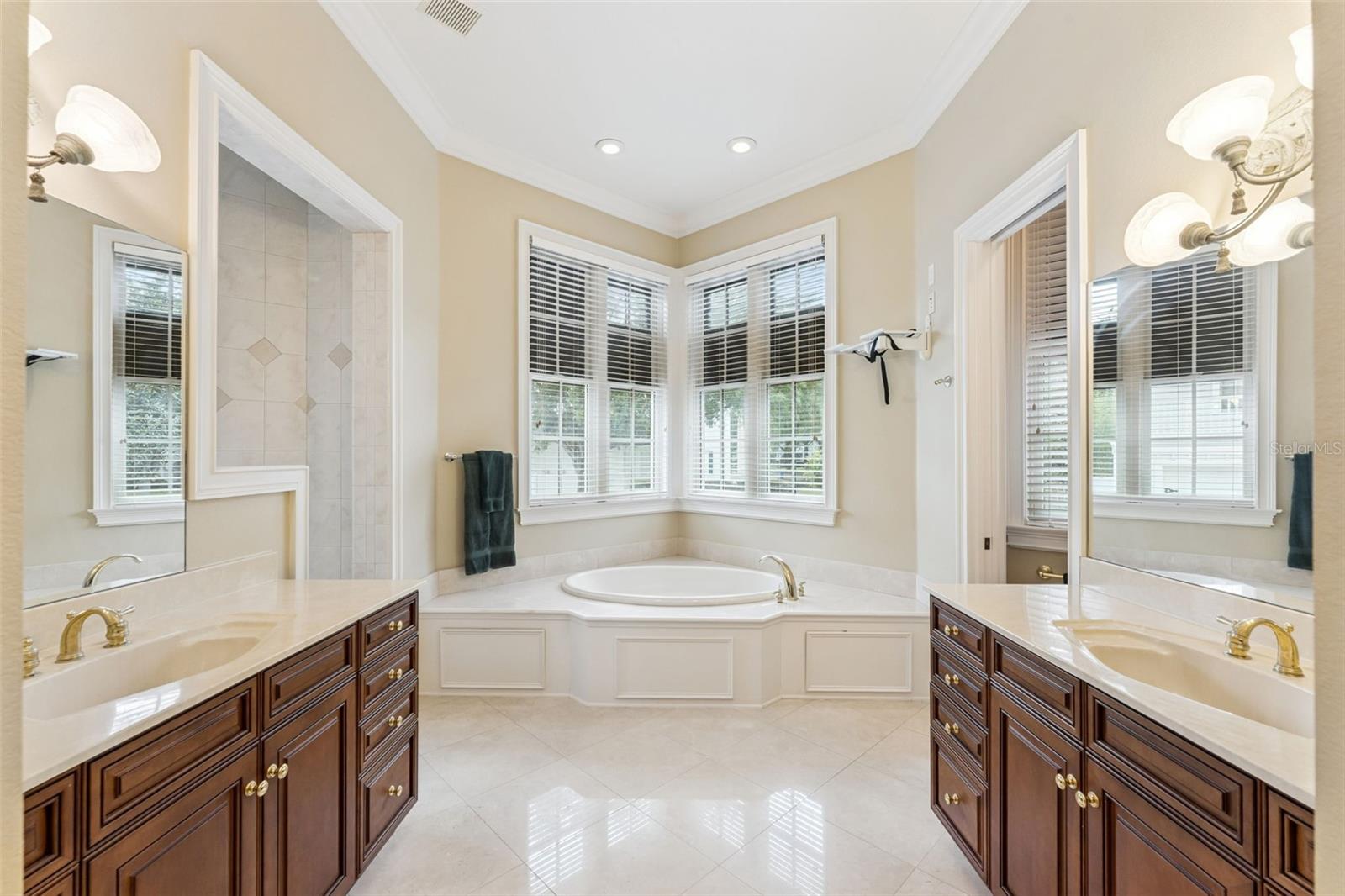 Image 37 of 73 For 915 Westpark Drive