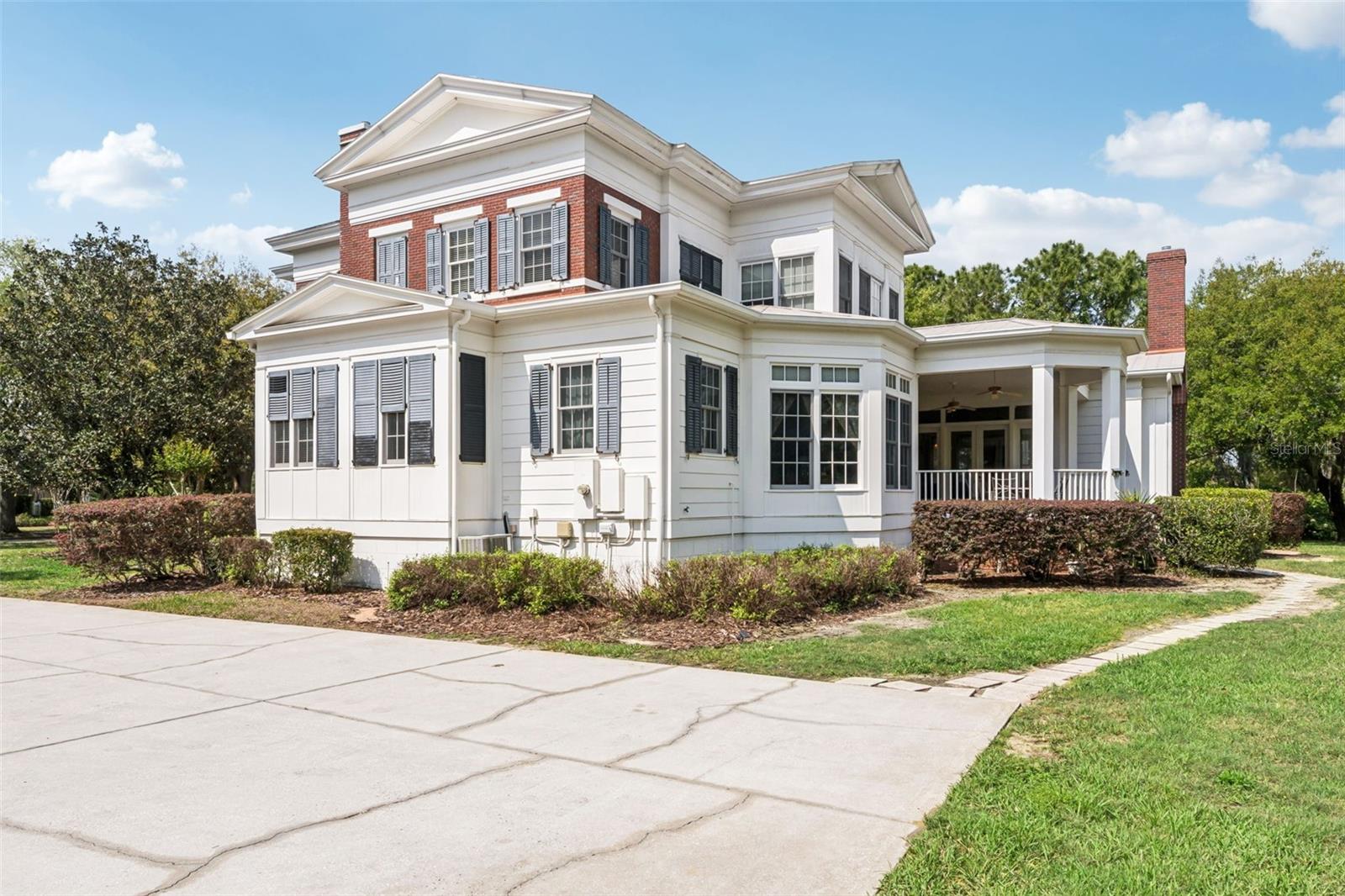 Image 59 of 73 For 915 Westpark Drive