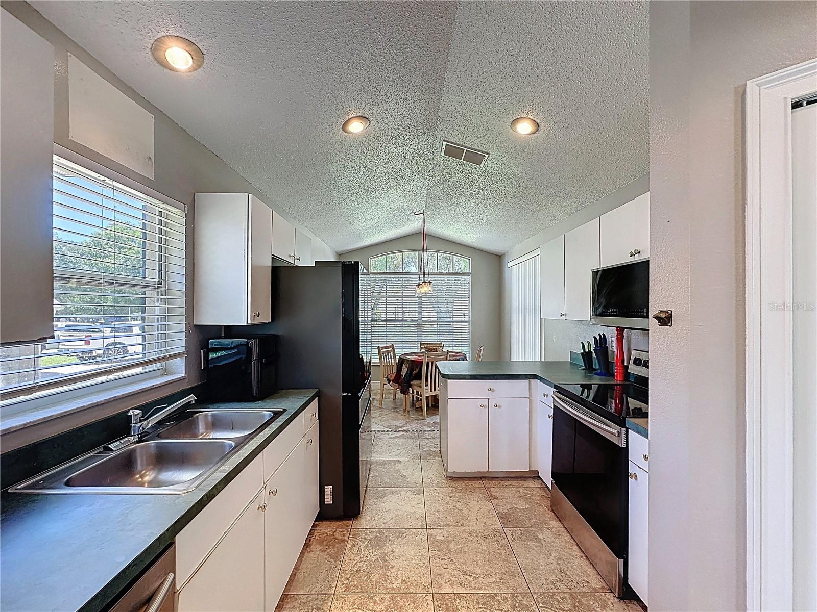 Image 13 of 88 For 2213 Mallory Circle