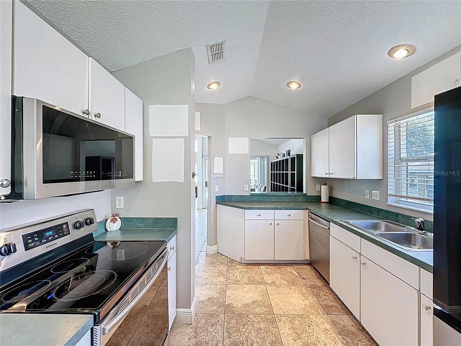 Image 14 of 88 For 2213 Mallory Circle