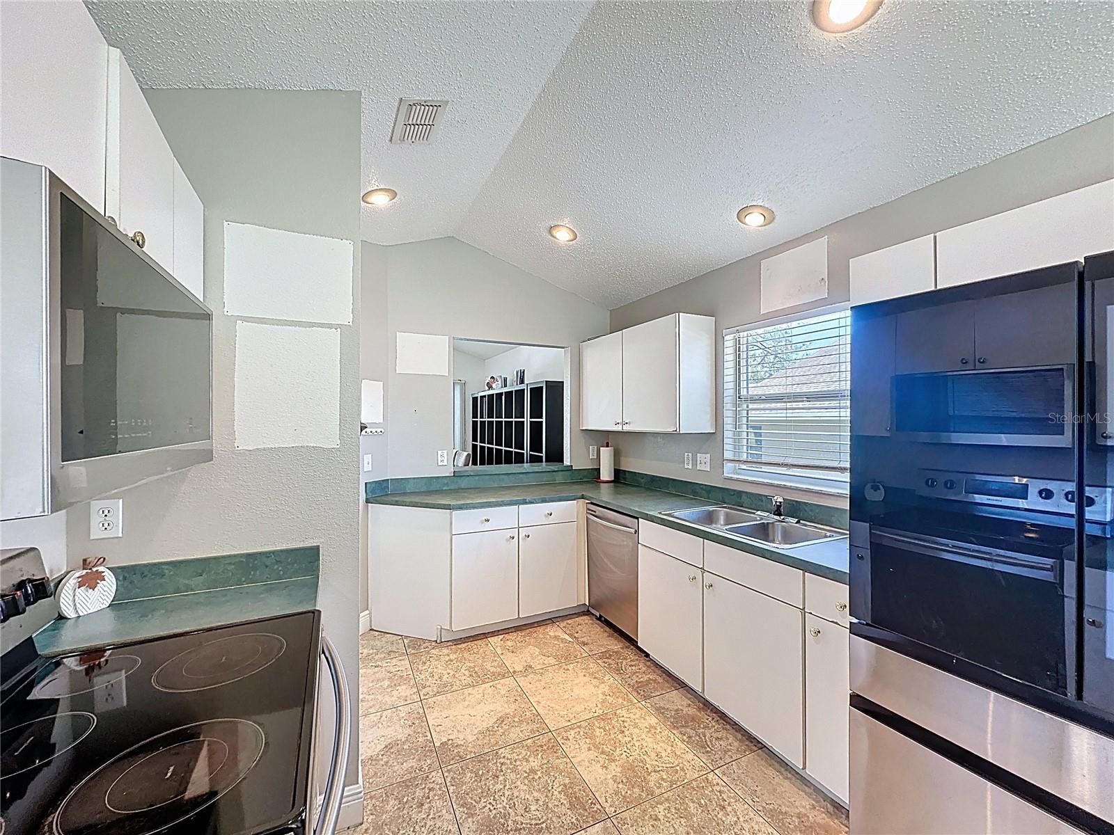 Image 15 of 88 For 2213 Mallory Circle