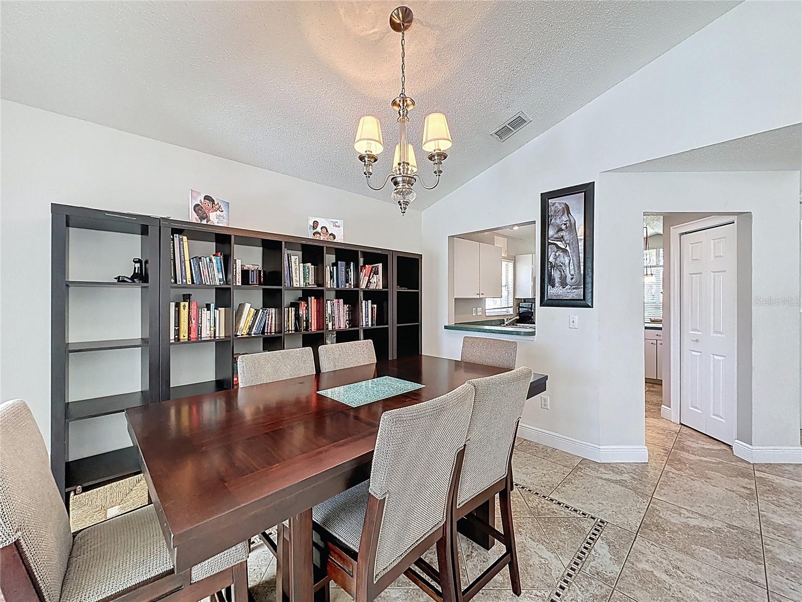 Image 8 of 88 For 2213 Mallory Circle