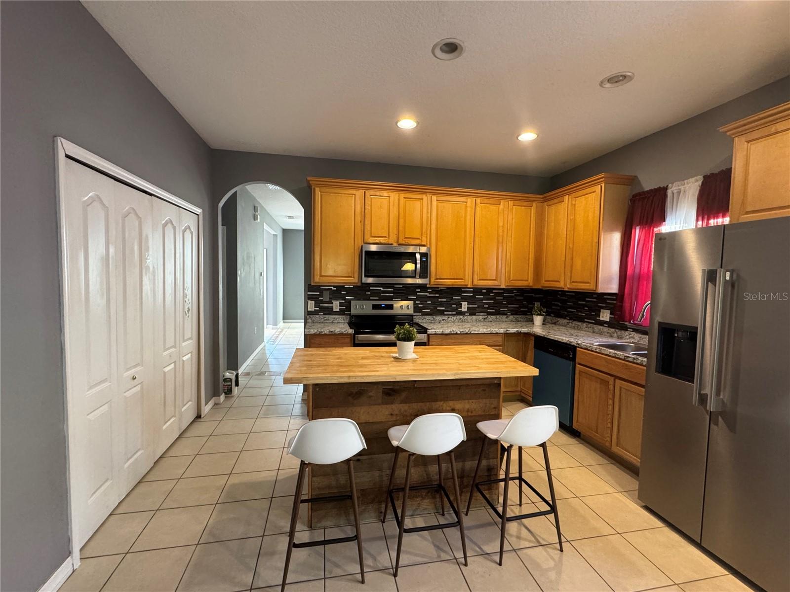 Image 4 of 6 For 877 Hacienda Circle