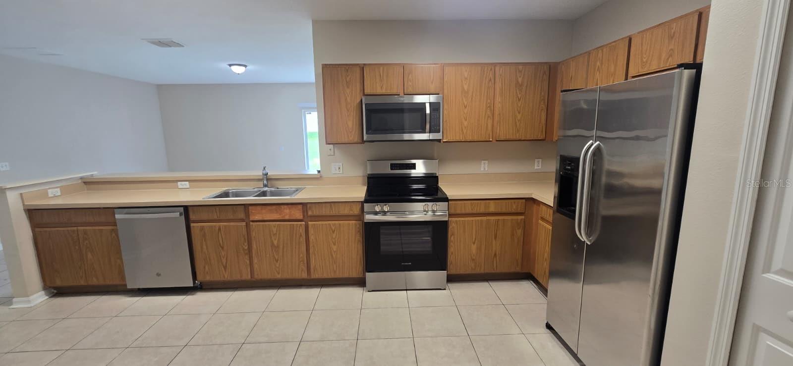 Image 5 of 11 For 911 Gloucester Court