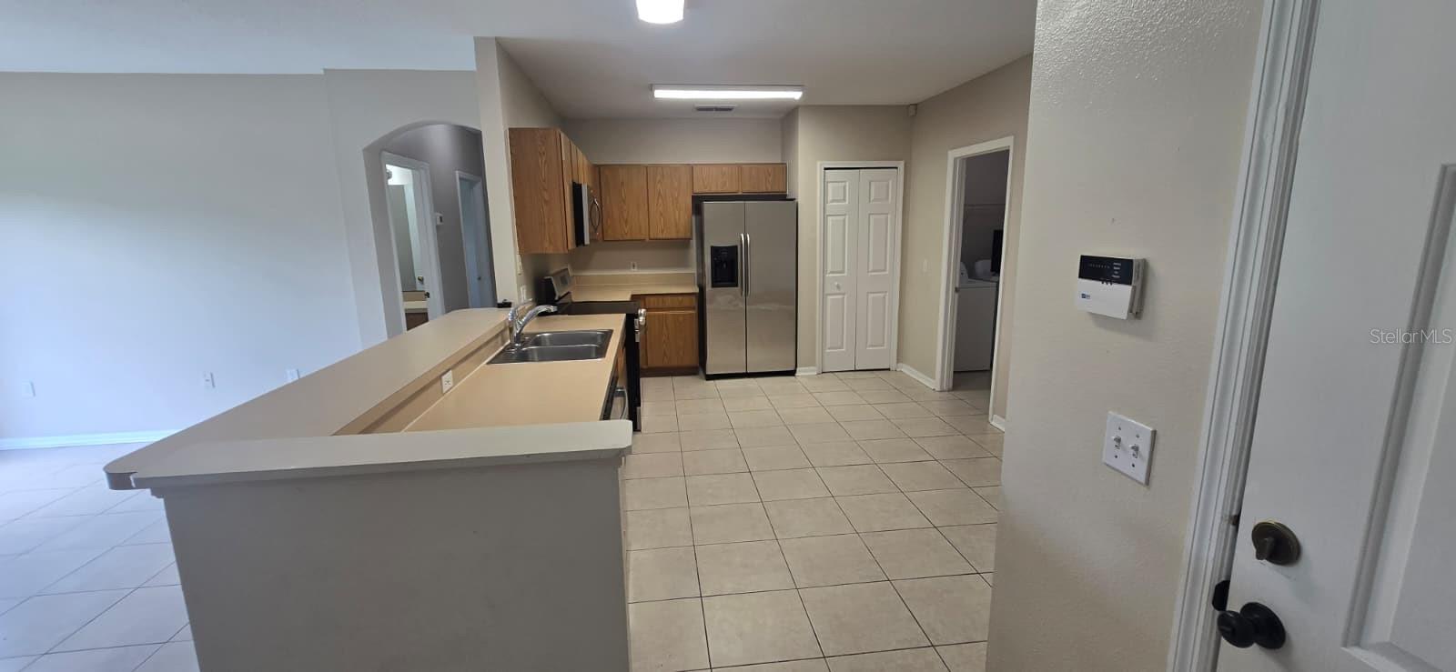 Image 6 of 11 For 911 Gloucester Court