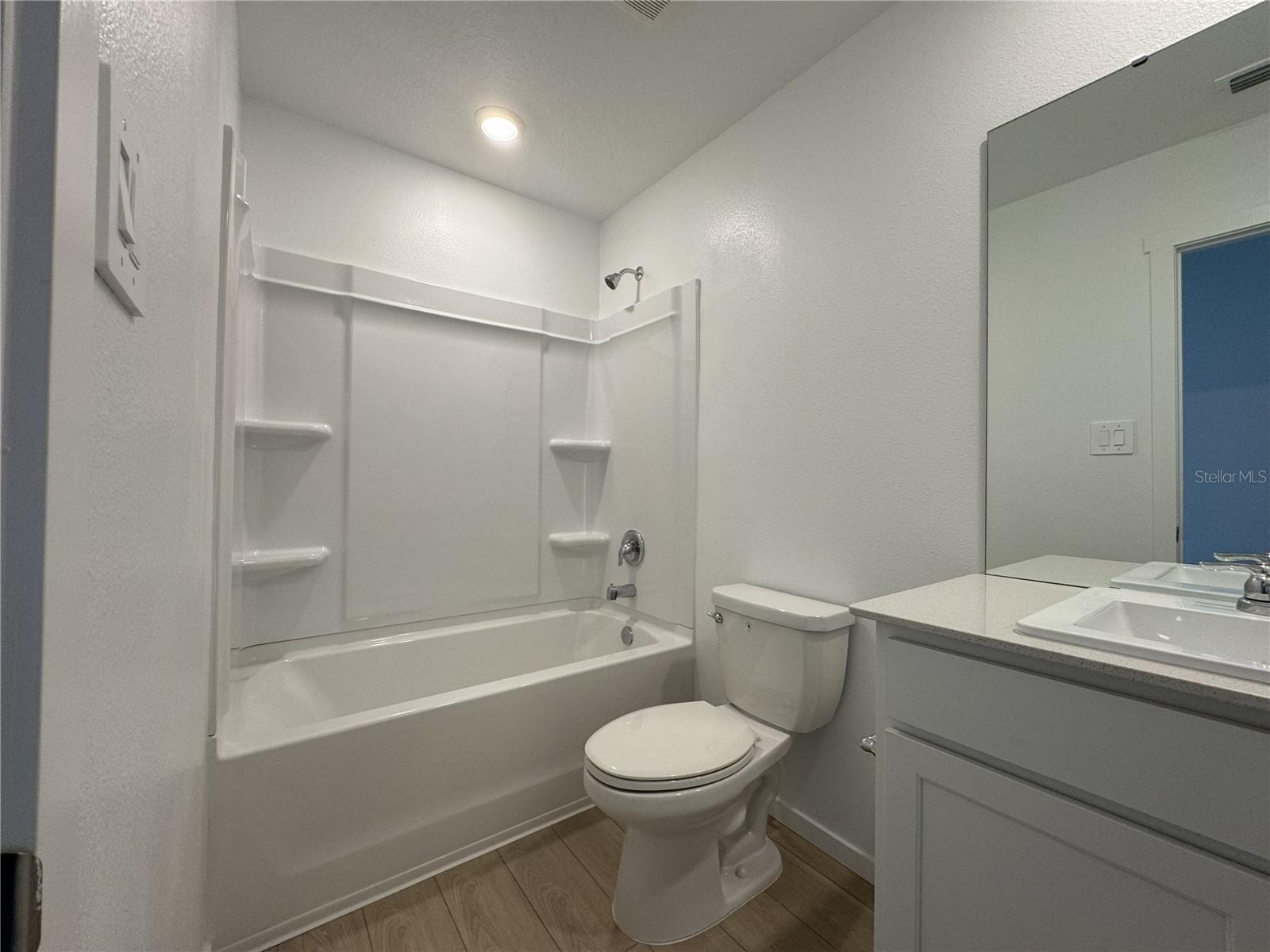 Image 17 of 21 For 830 Lynx Street