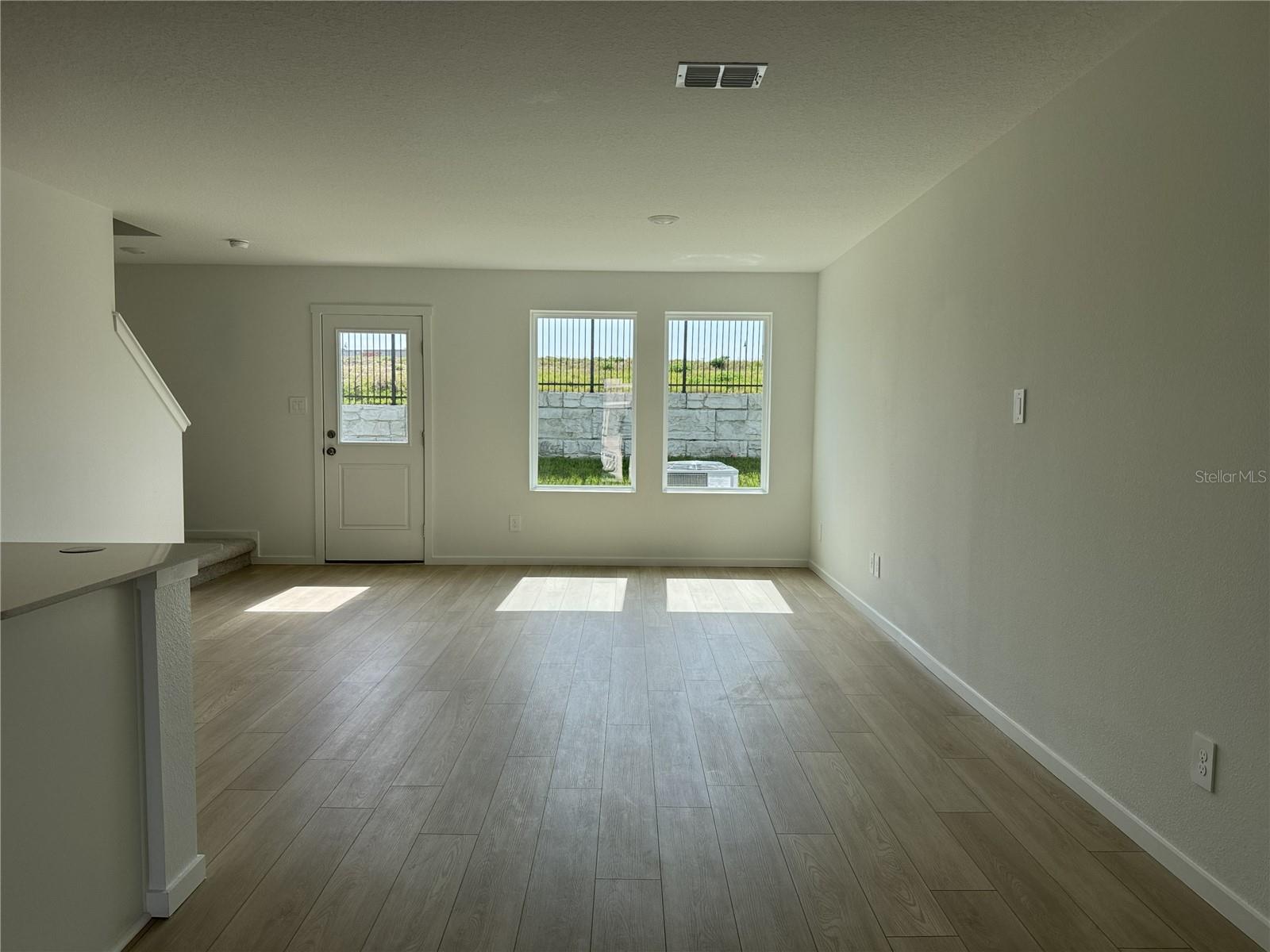 Image 3 of 21 For 830 Lynx Street