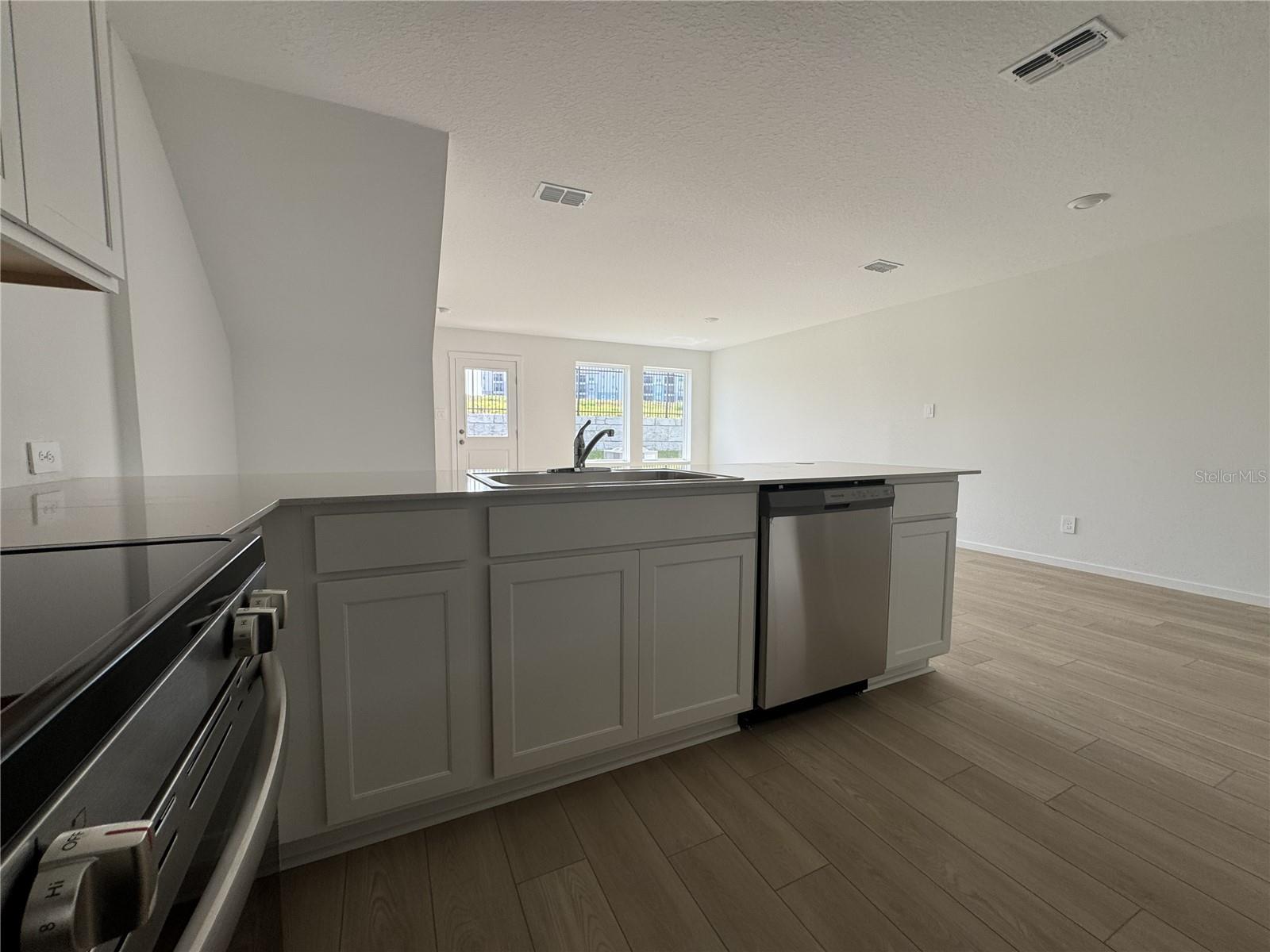 Image 7 of 21 For 830 Lynx Street