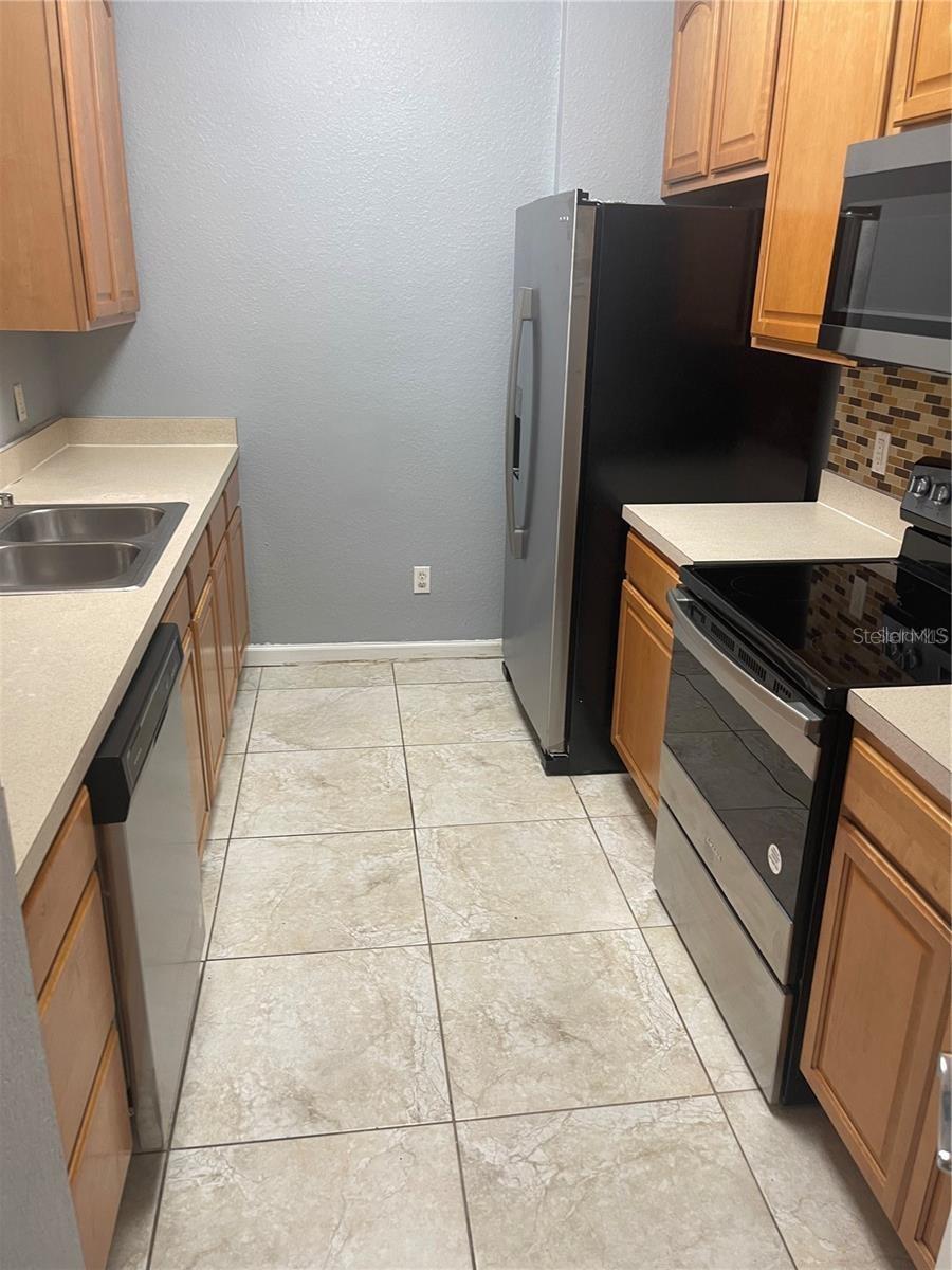 Image 4 of 7 For 6451 Old Park Ln 102