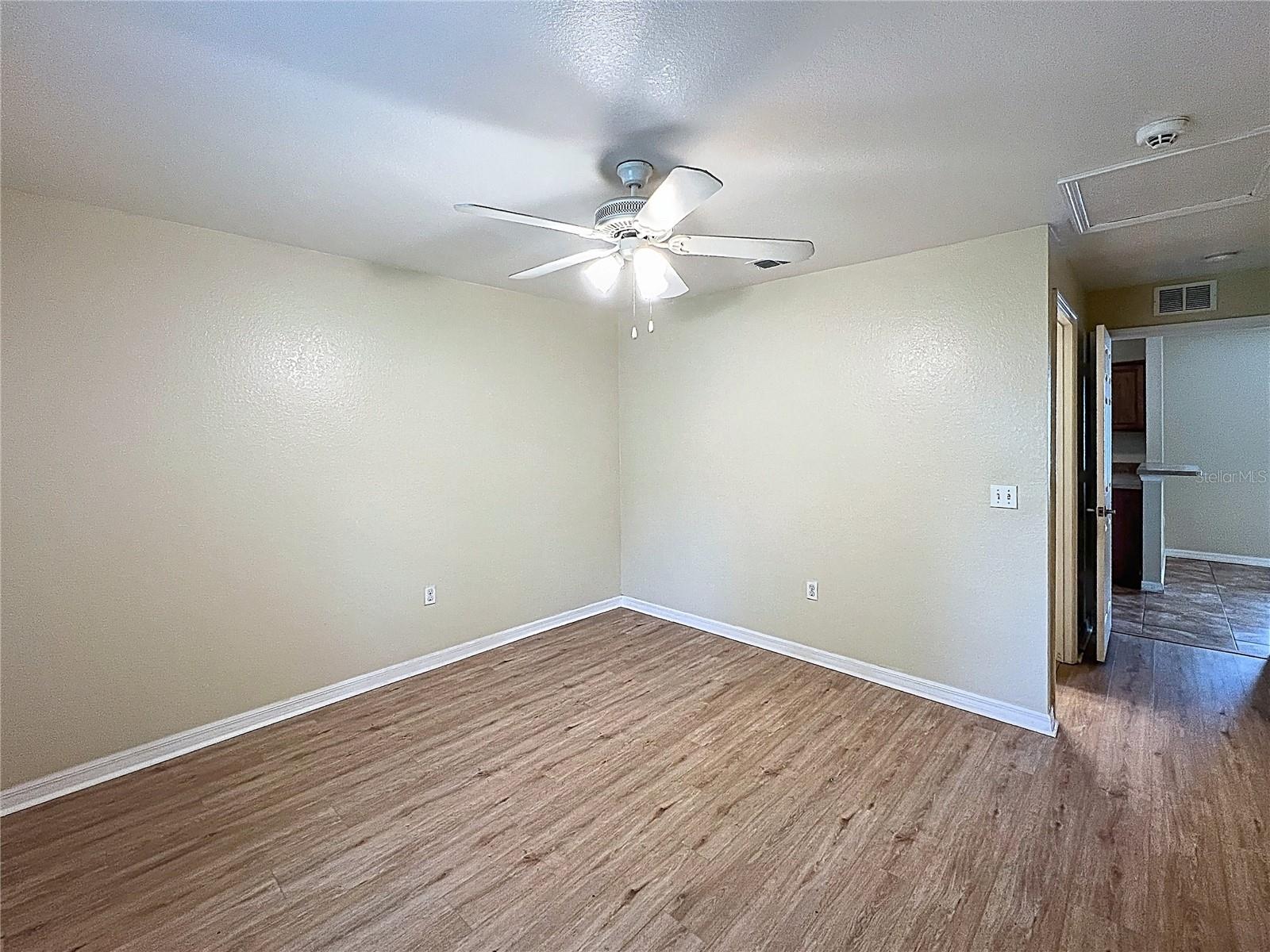 Image 17 of 26 For 838 Iowa Avenue