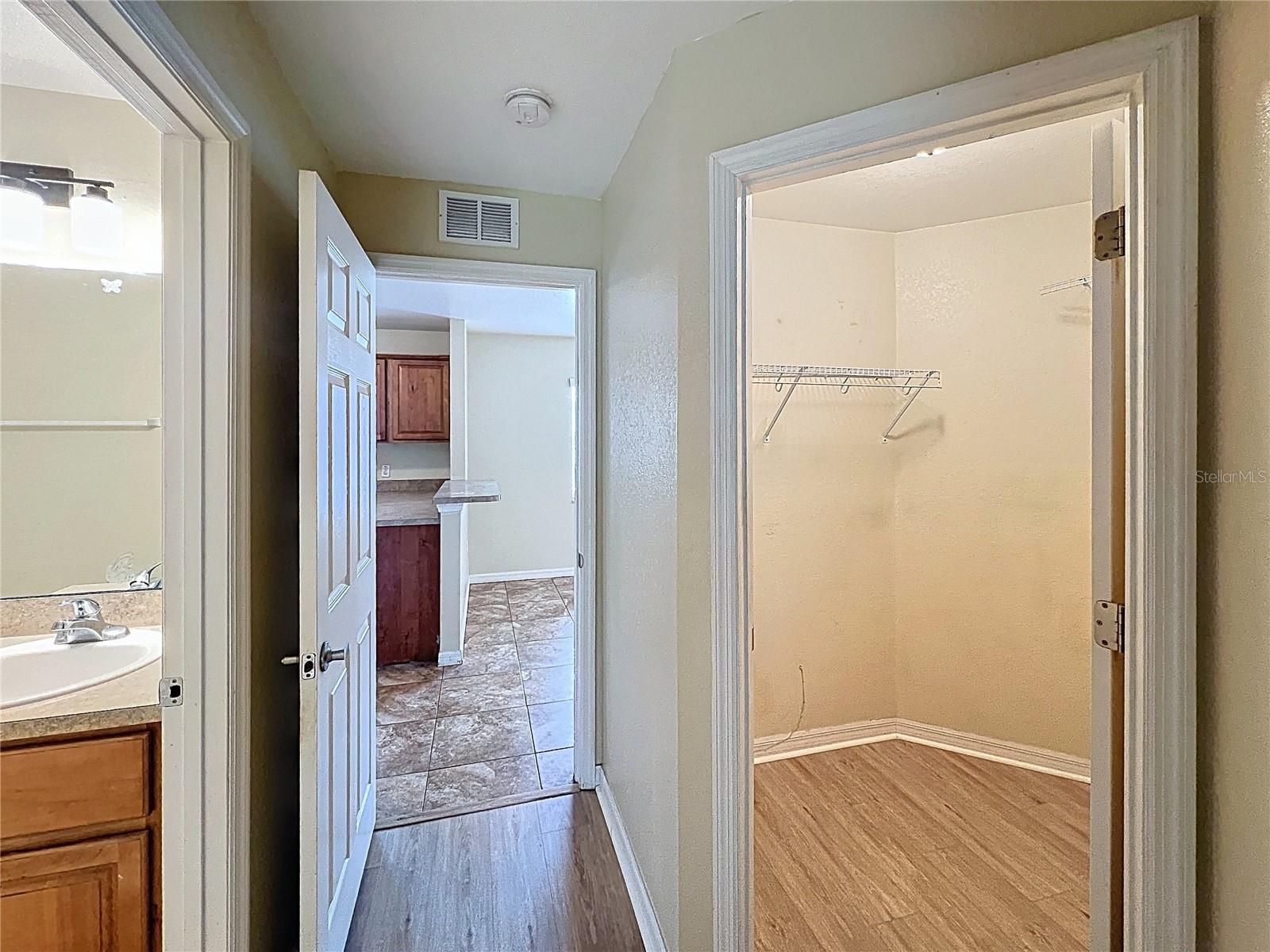 Image 18 of 26 For 838 Iowa Avenue