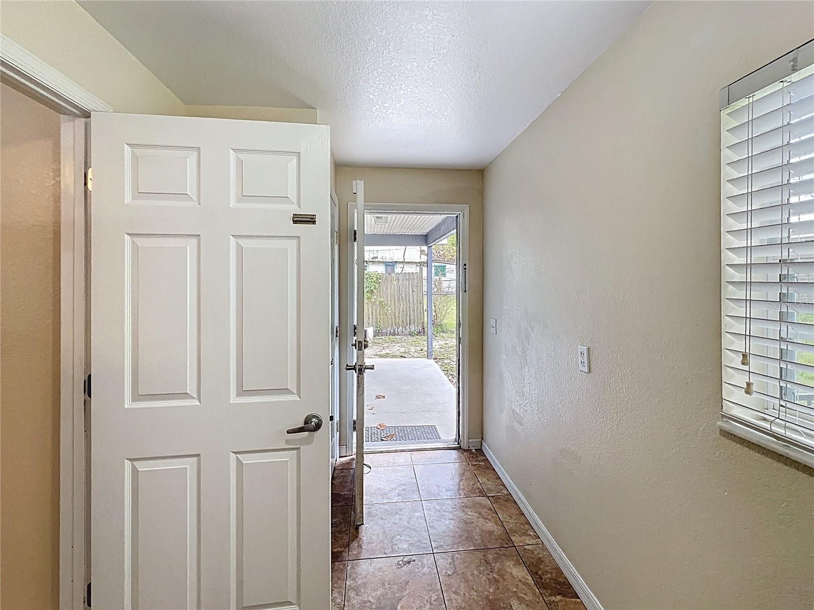 Image 21 of 26 For 838 Iowa Avenue