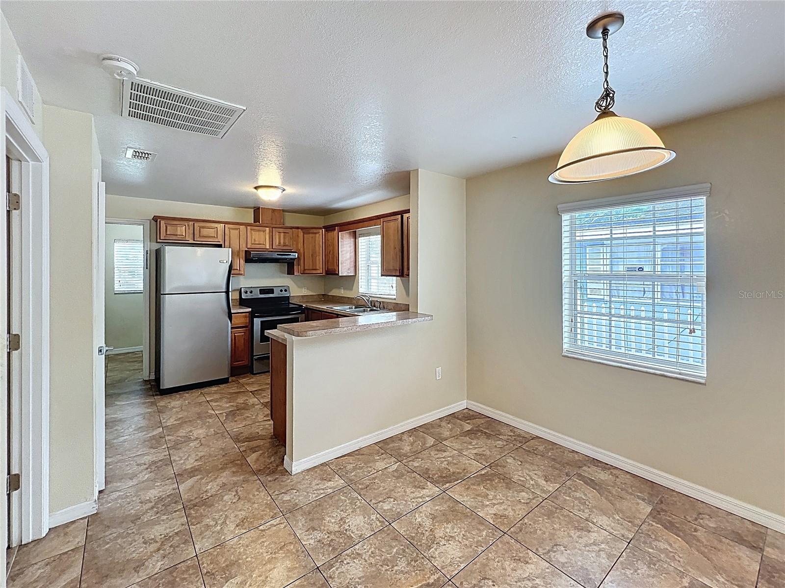 Image 4 of 26 For 838 Iowa Avenue