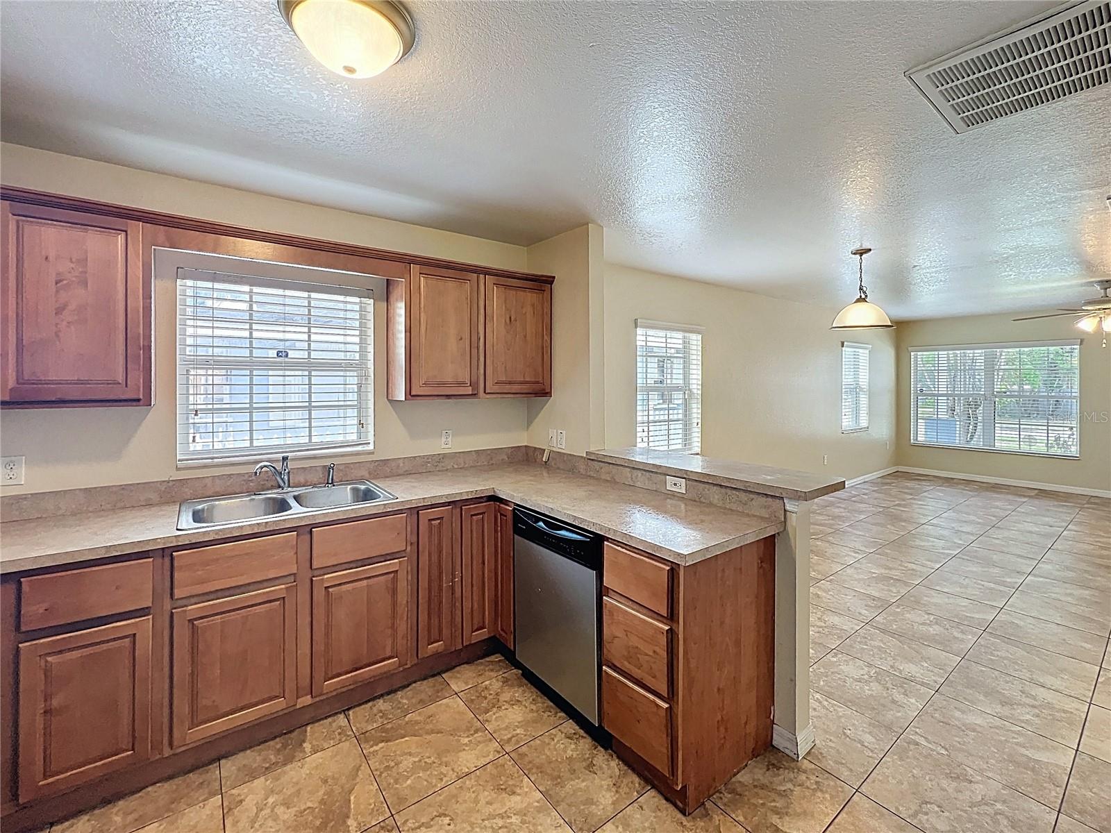 Image 7 of 26 For 838 Iowa Avenue